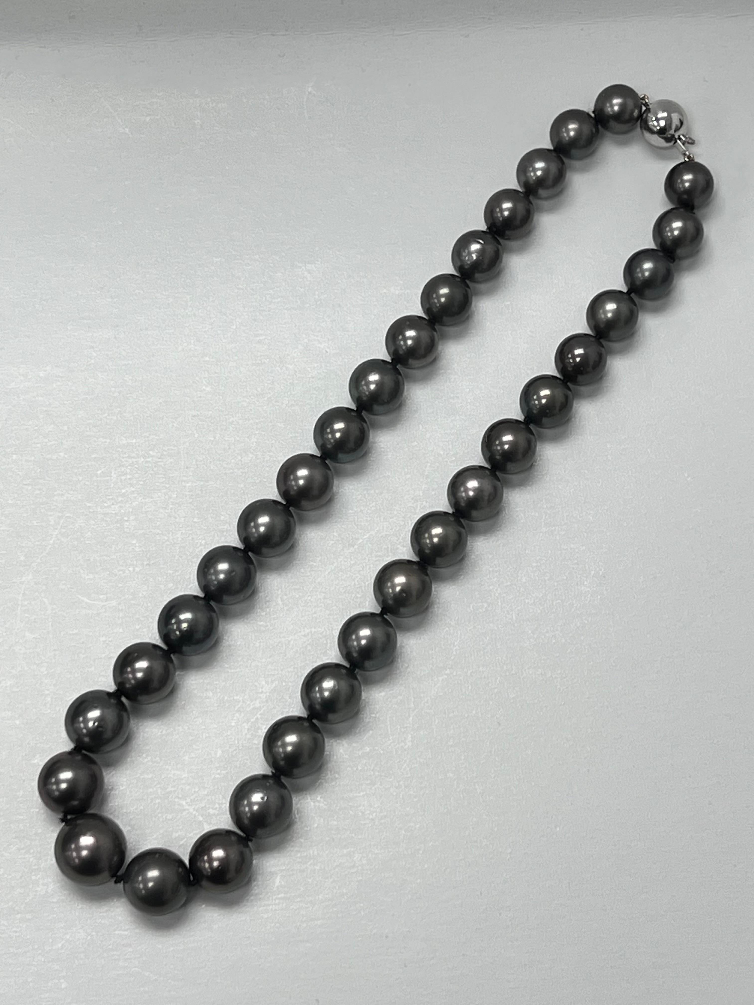 Style and glamour are in the spotlight with this exquisite tahitian pearl necklace. This 14-karat round cut necklace is made from 33 pearls with a solid white gold ball clasp. The size of the pearls is 10.7 - 14.2 mm. The length of this necklace is