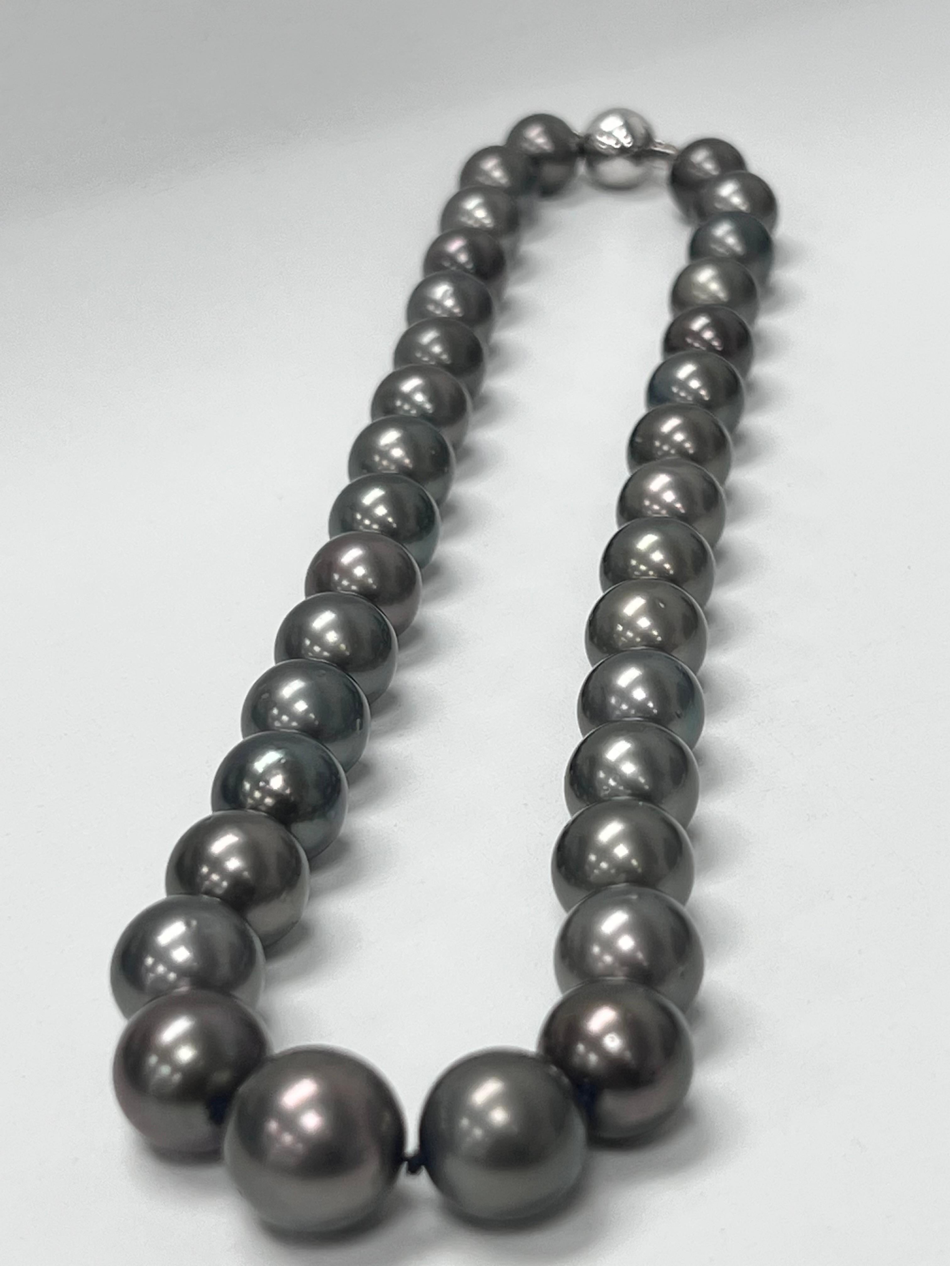 Round Cut Tahitian Pearl Necklace For Sale
