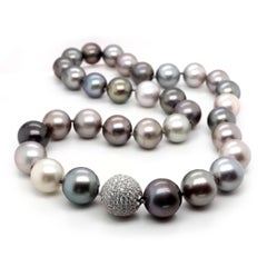 Collier de perles de Tahiti avec fermoir en or blanc 18 carats/diamant