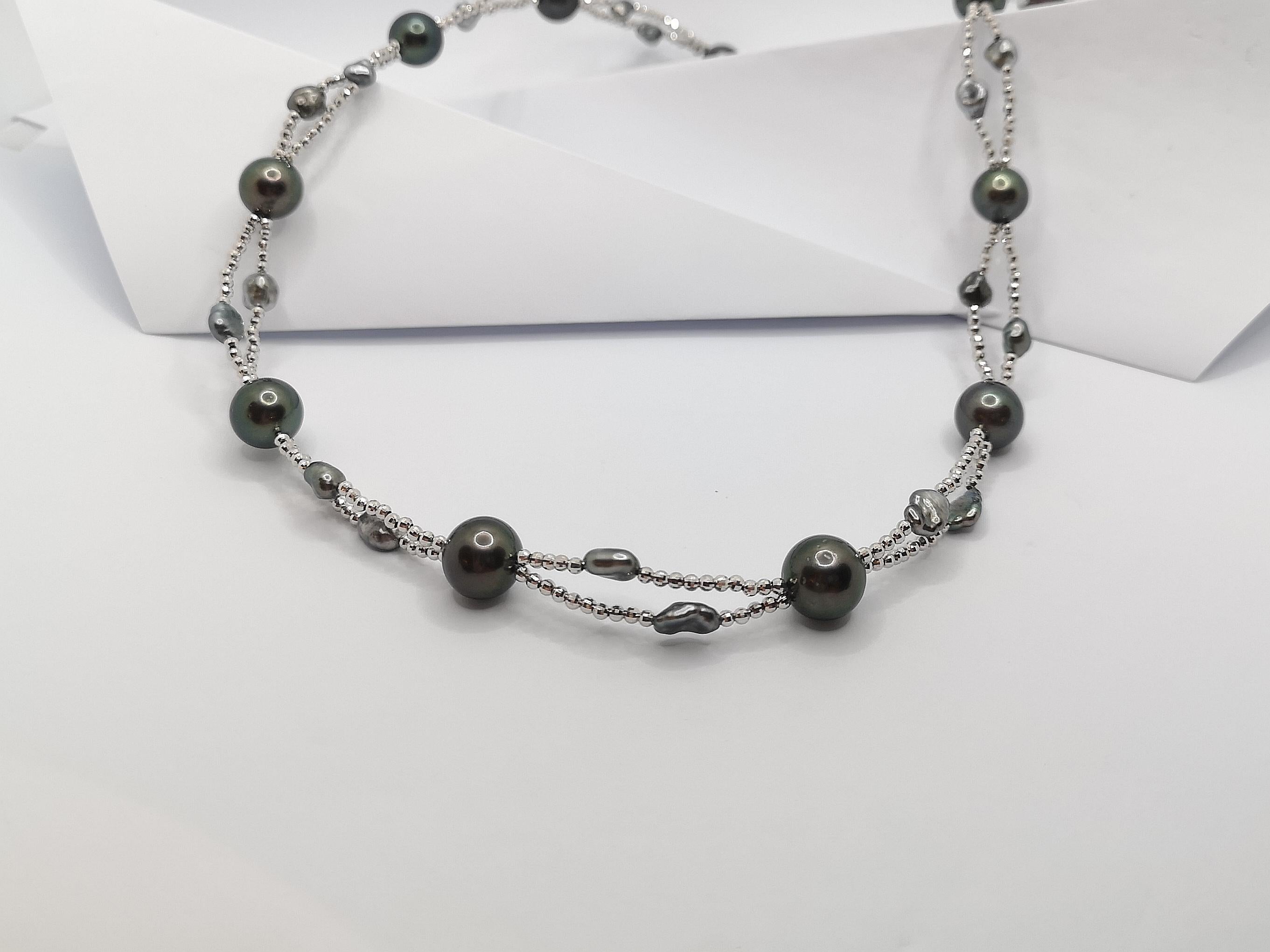 Tahitian Pearl Necklace Set in 18 Karat White Gold Settings For Sale 1
