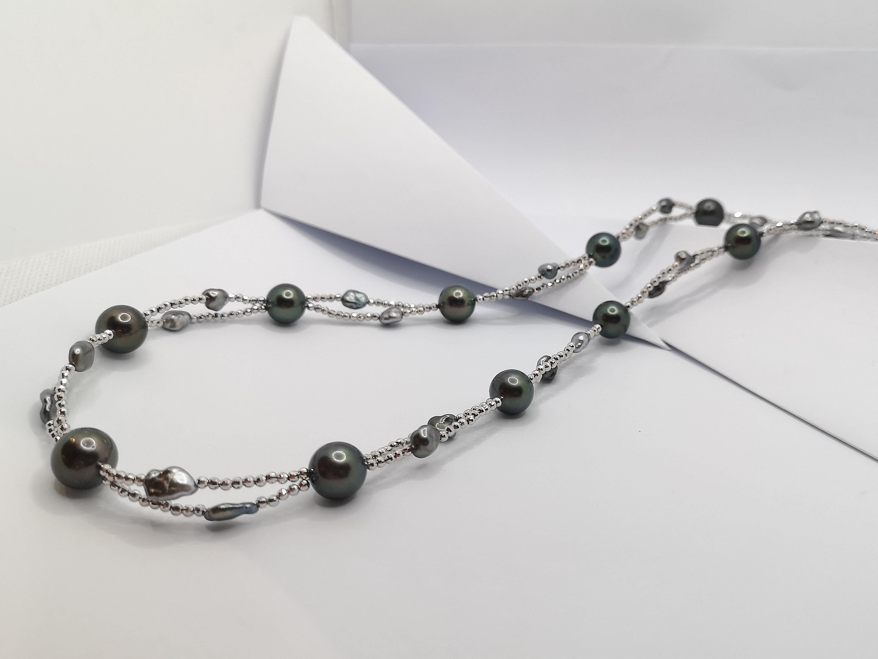 Tahitian Pearl Necklace Set in 18 Karat White Gold Settings For Sale 2