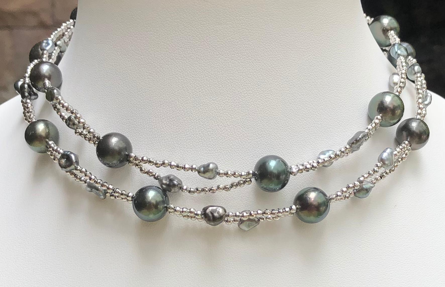 Contemporary Tahitian Pearl Necklace Set in 18 Karat White Gold Settings For Sale