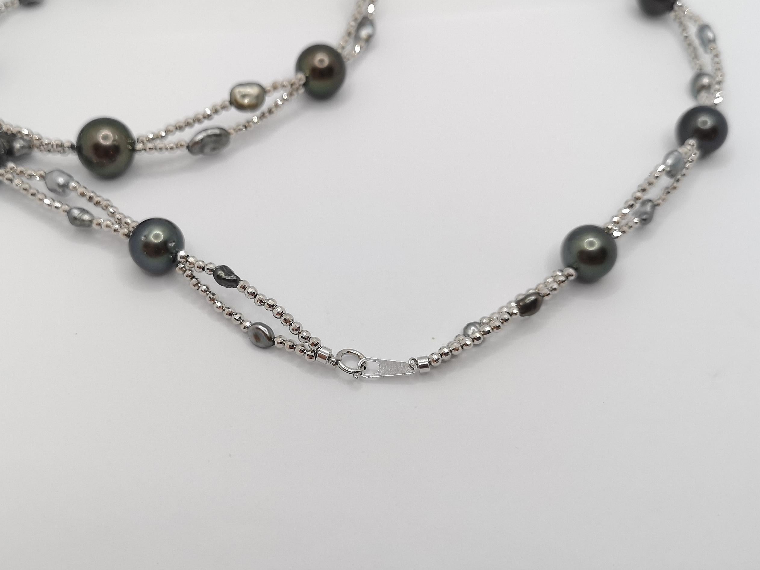Tahitian Pearl Necklace Set in 18 Karat White Gold Settings In New Condition For Sale In Bangkok, TH