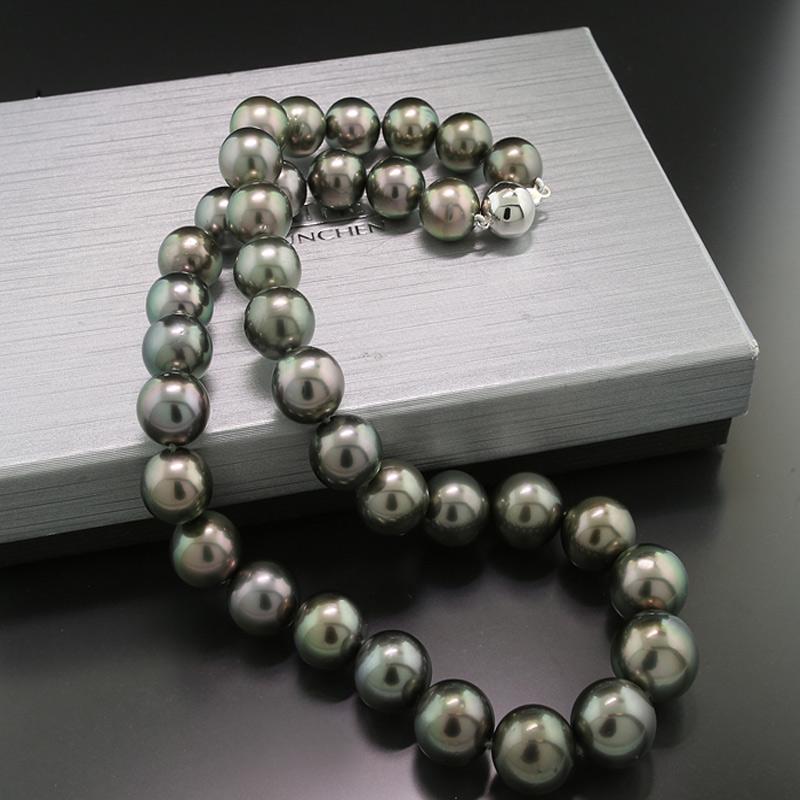 Contemporary Tahitian pearl Necklace silvery gray peacock hues 11-13.7 mm  white gold clasp For Sale