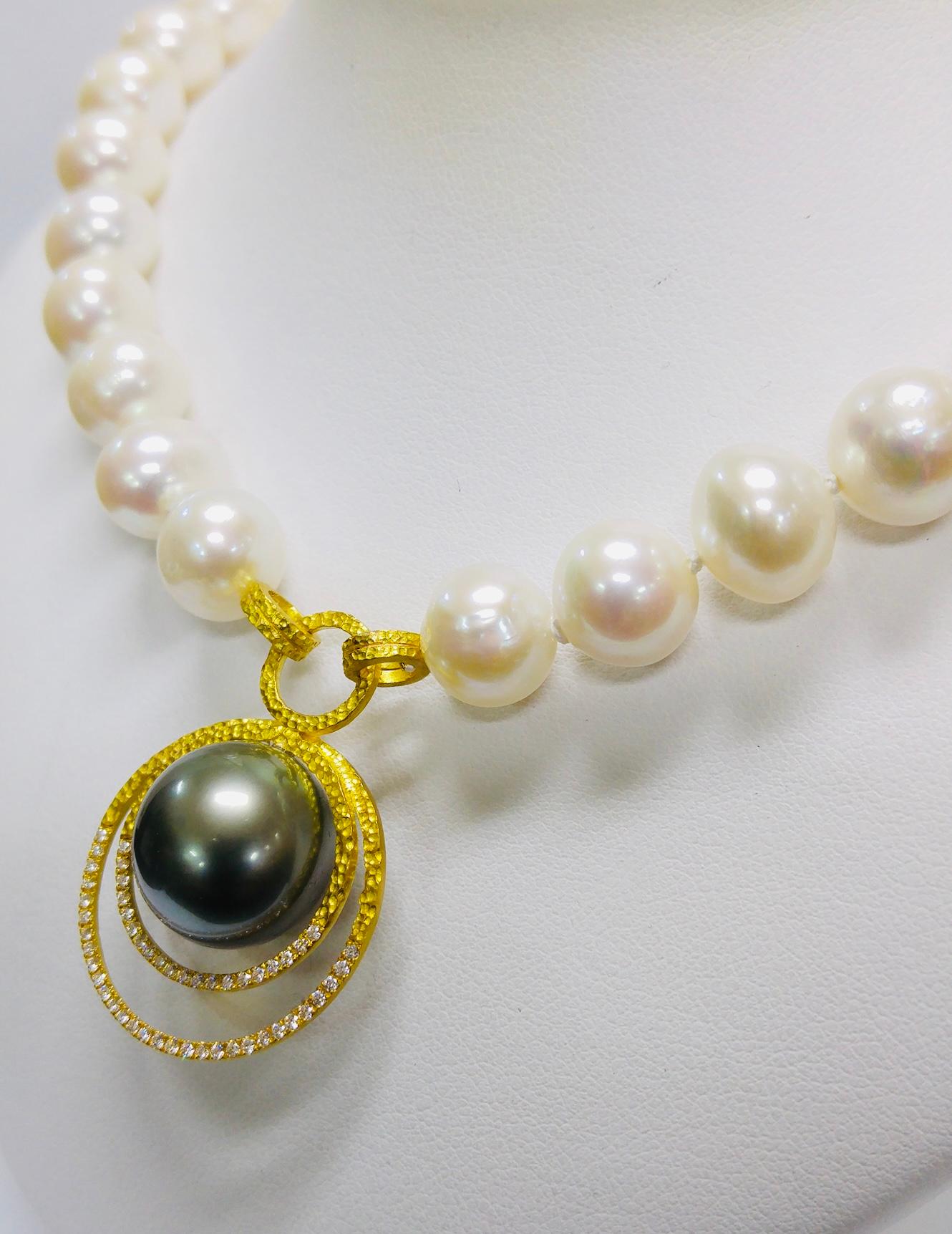 Tahiti-Perlenkette mit 22 Karat Gold und Diamanten im Zustand „Neu“ im Angebot in New York, NY
