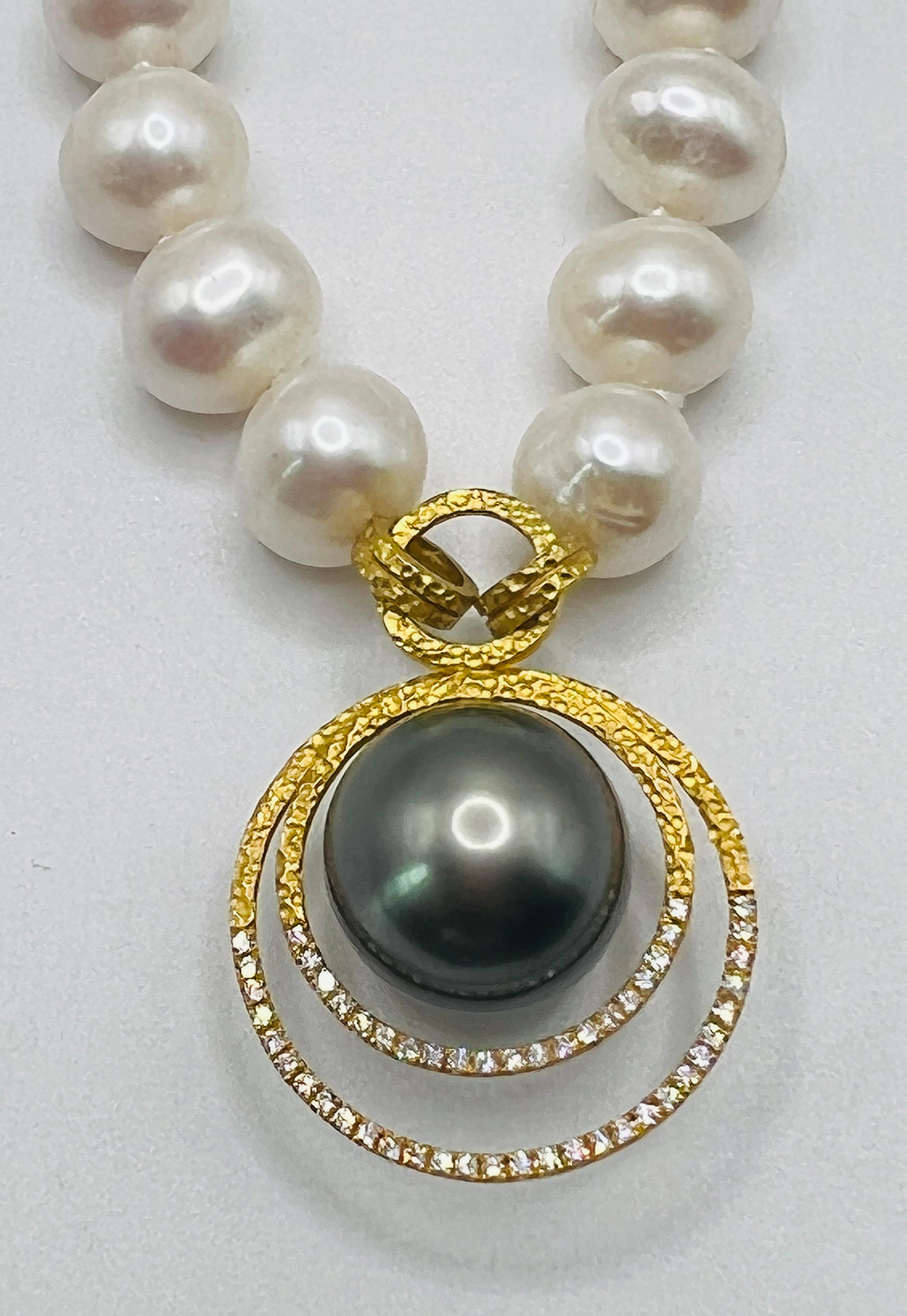 Round Cut Tahitian Pearl Necklace with 22k Gold and Diamonds For Sale