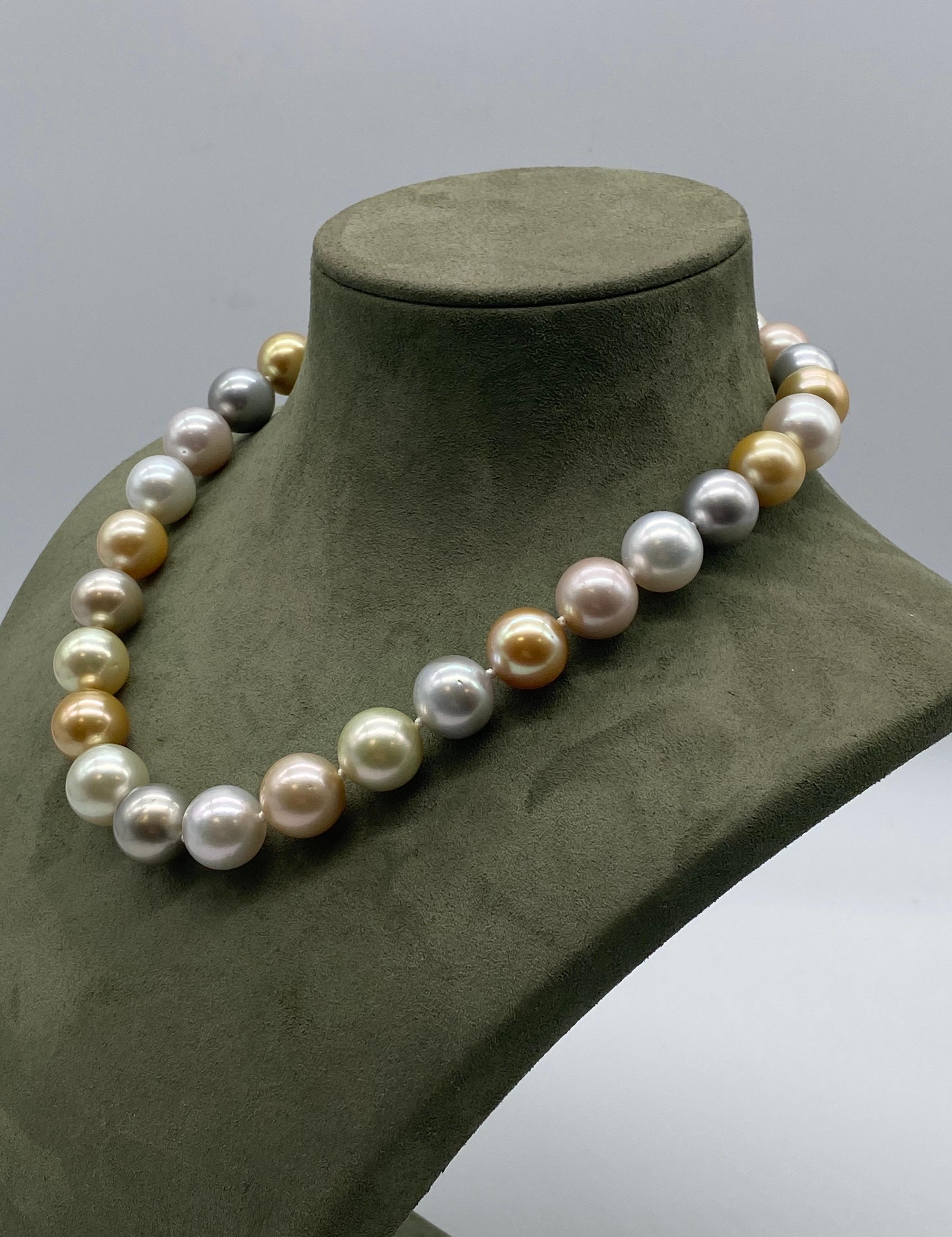Tahitian Pearl Necklace Yellow Gold 18 Karat AAA In New Condition For Sale In Vannes, FR