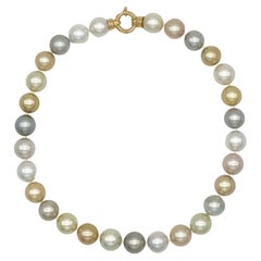 Tahitian Pearl Necklace Yellow Gold 18 Karat AAA