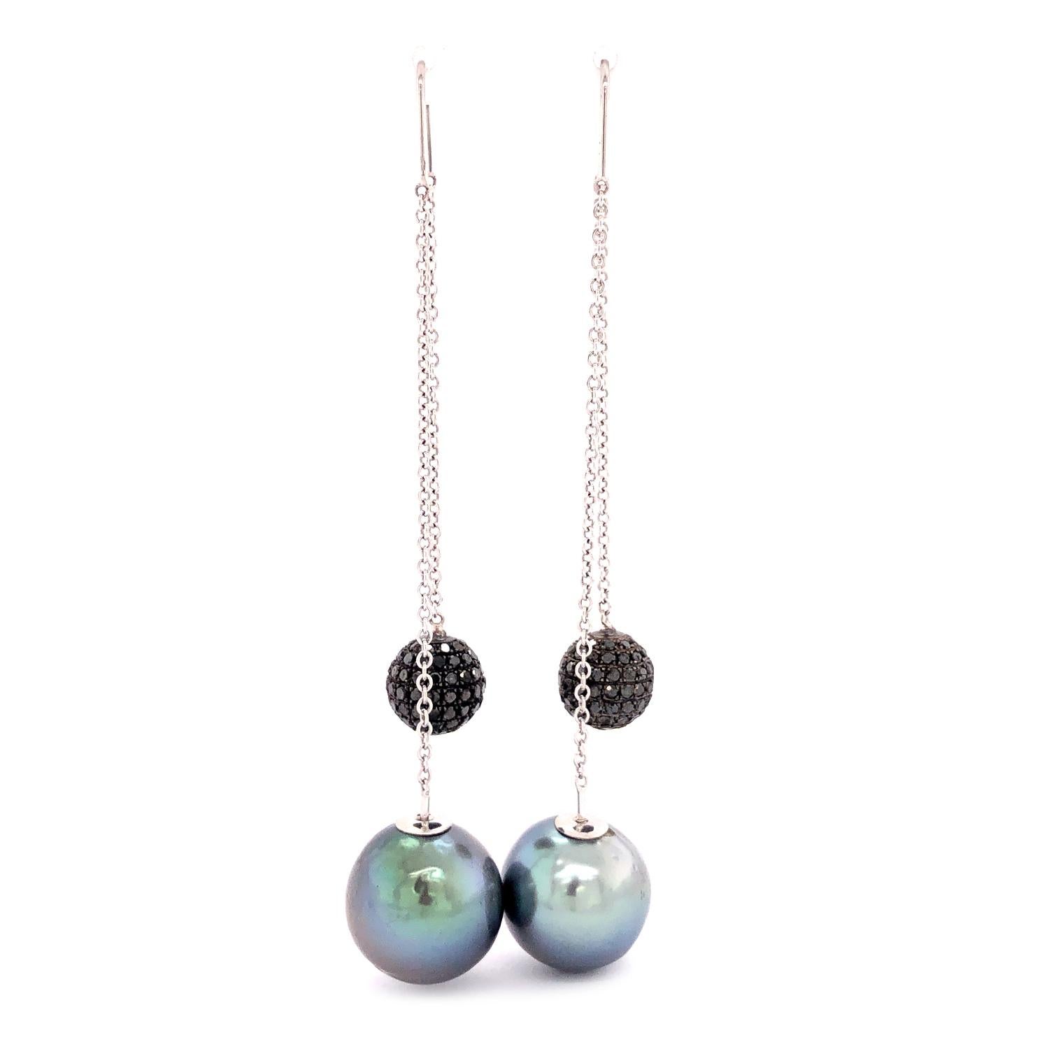 Tahitian Pearl & Pave Diamond Dangle Earring Made in 18k Gold In New Condition For Sale In New York, NY