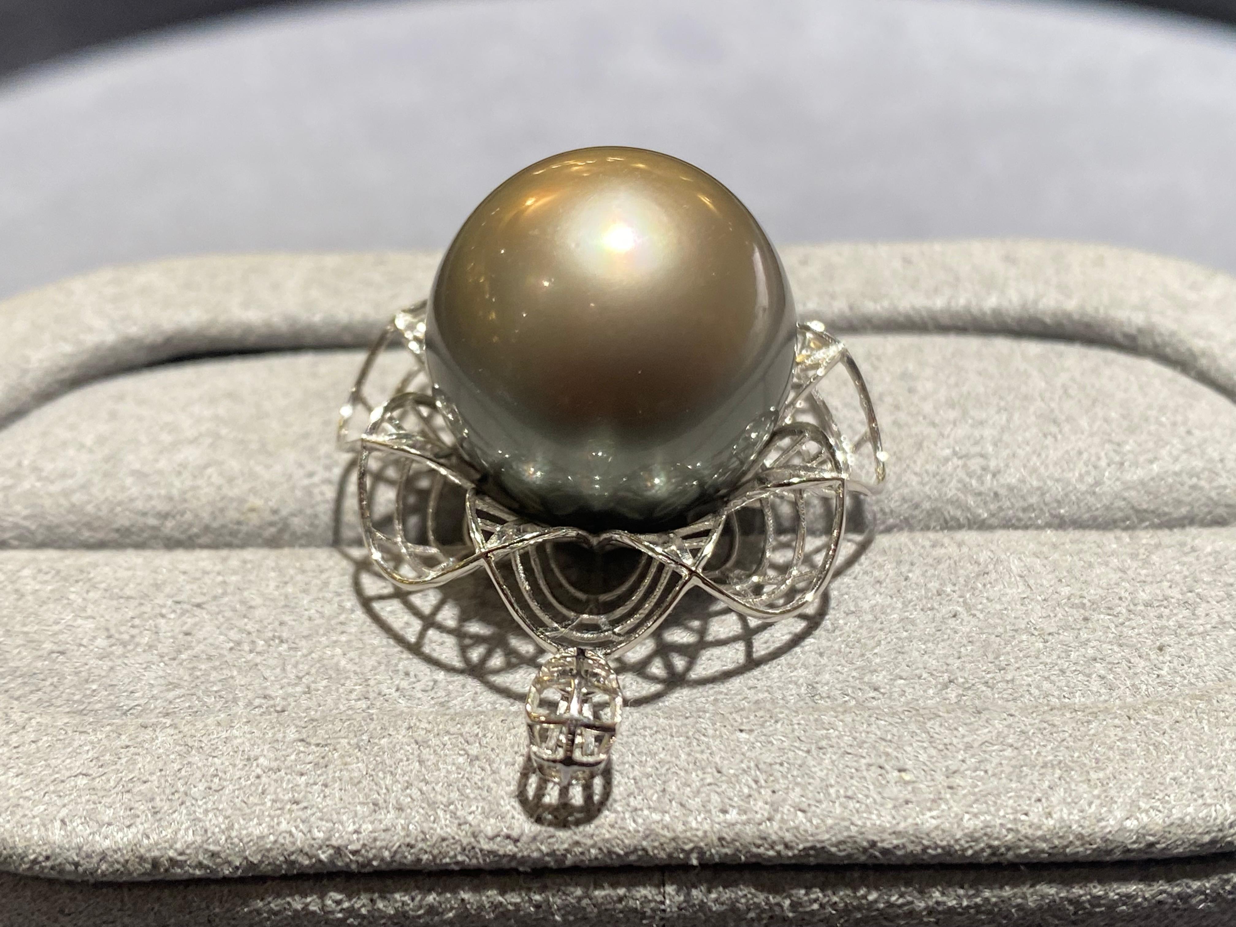 Bead Tahitian Pearl Pendant in 18k White Gold For Sale