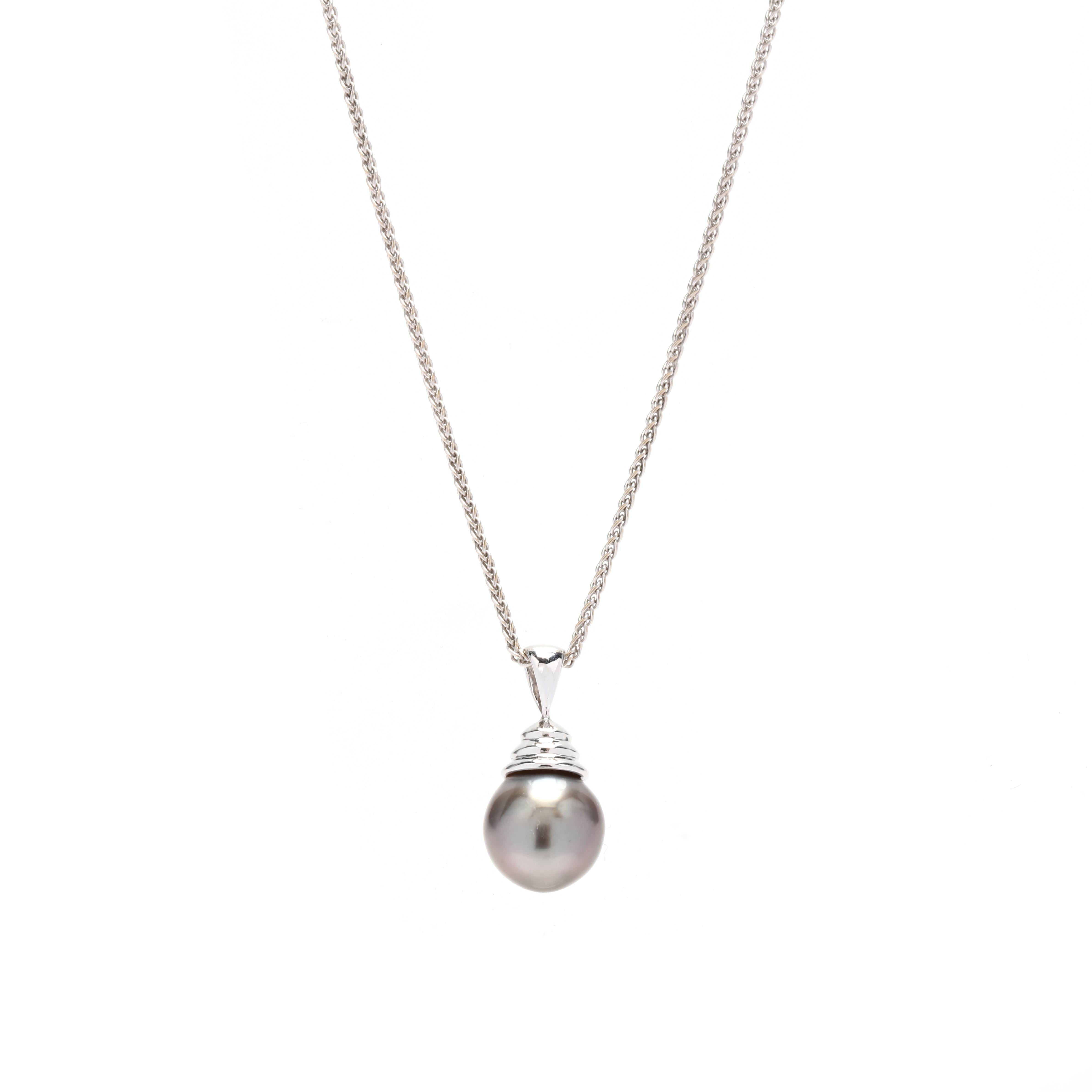 Tahitian Pearl Pendant Necklace, 18K White Gold, Length 18 Inch, Simple Pearl In Good Condition In McLeansville, NC