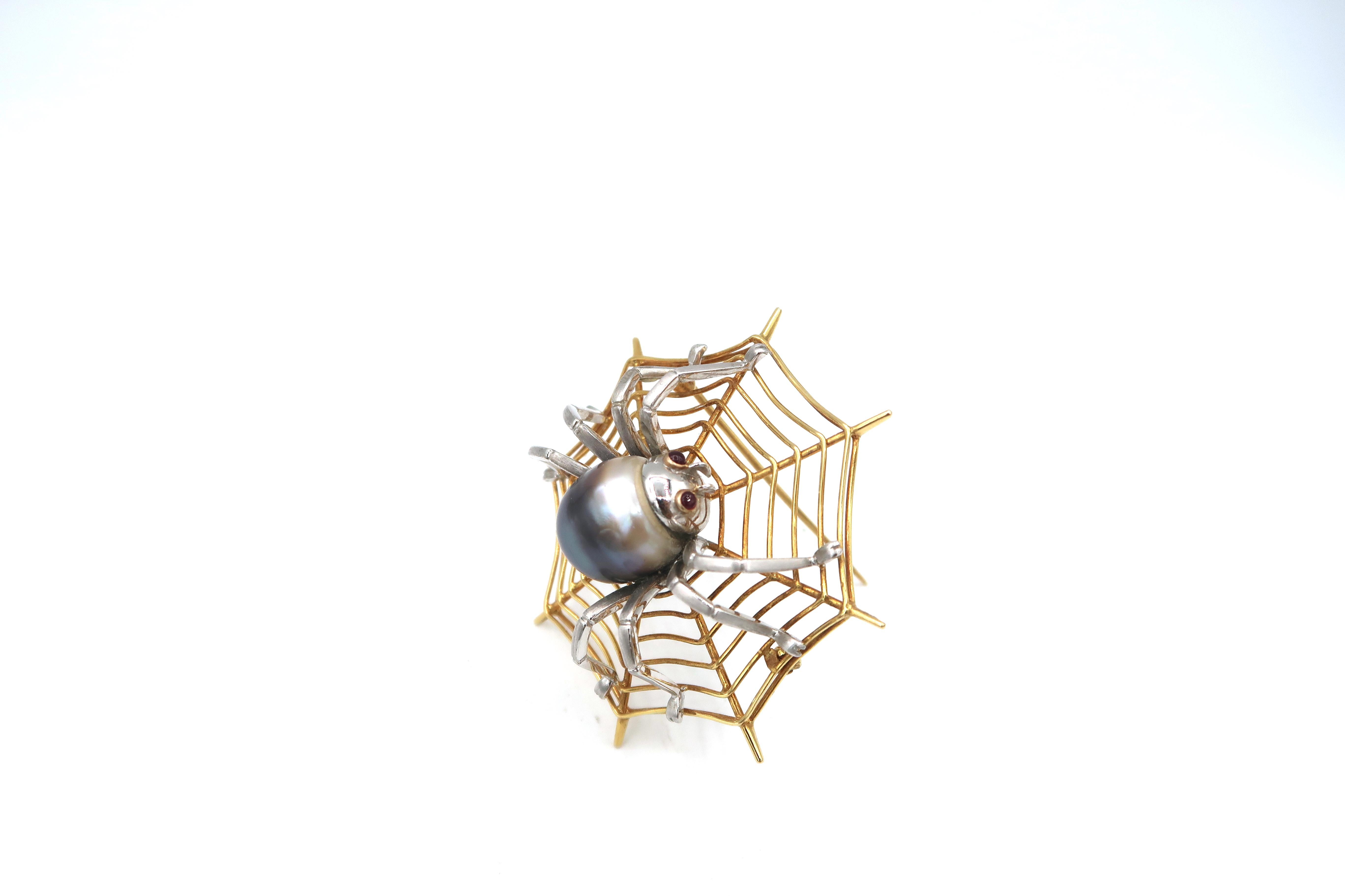 Tahitian Pearl Red Ruby Eyes Spider on Web 18 Karat Gold Brooch In New Condition In Bangkok, TH