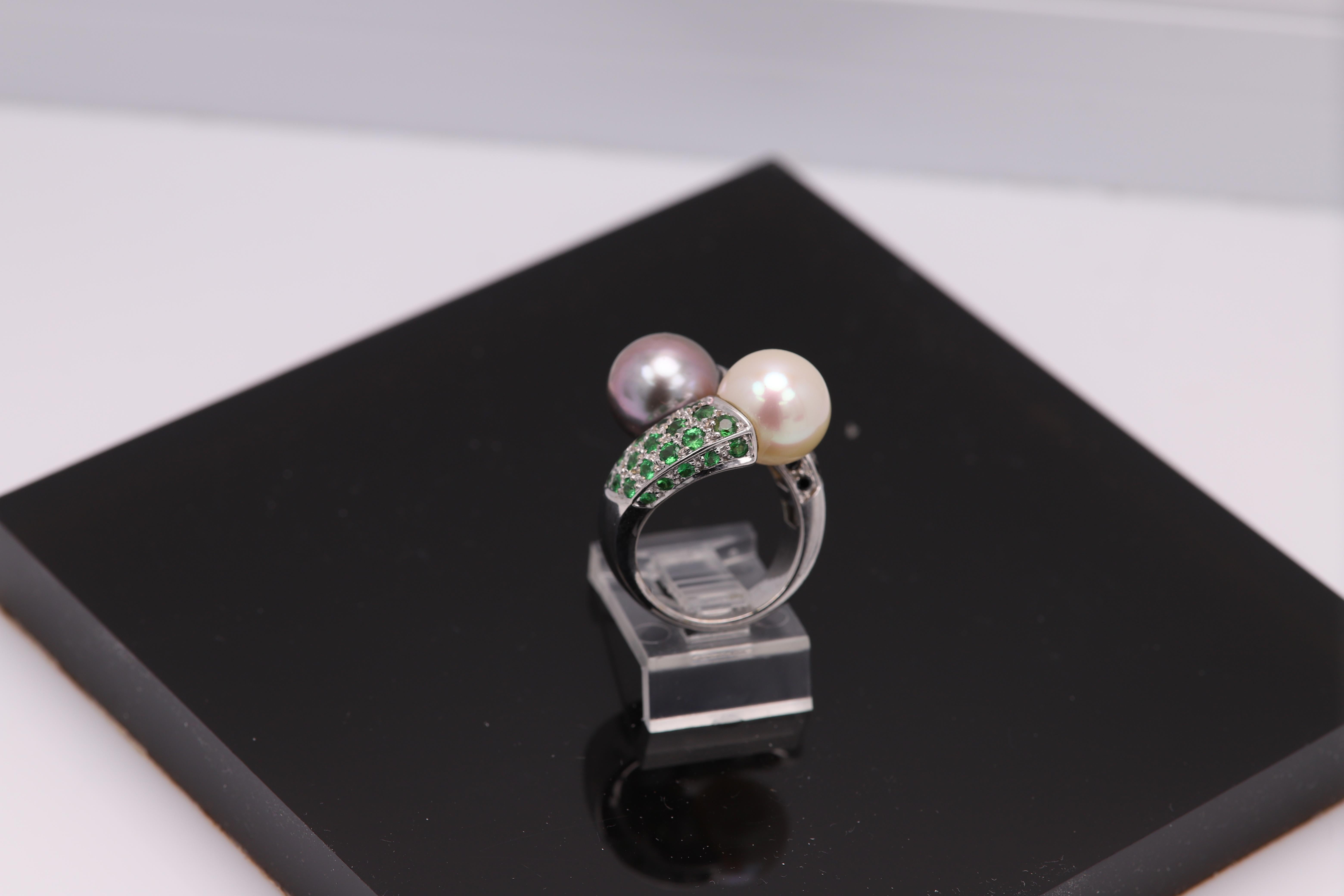 Tahitian Pearl Ring 18 Karat White Gold Tahitian and South Sea Double Pearl Ring For Sale 7