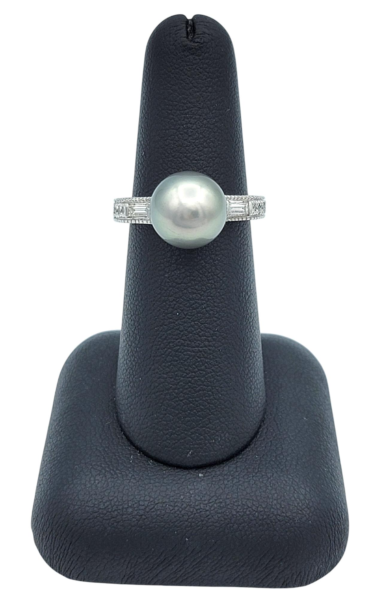 Anello con perla di Tahiti, diamanti baguette e rotondi e grana in platino in vendita 3