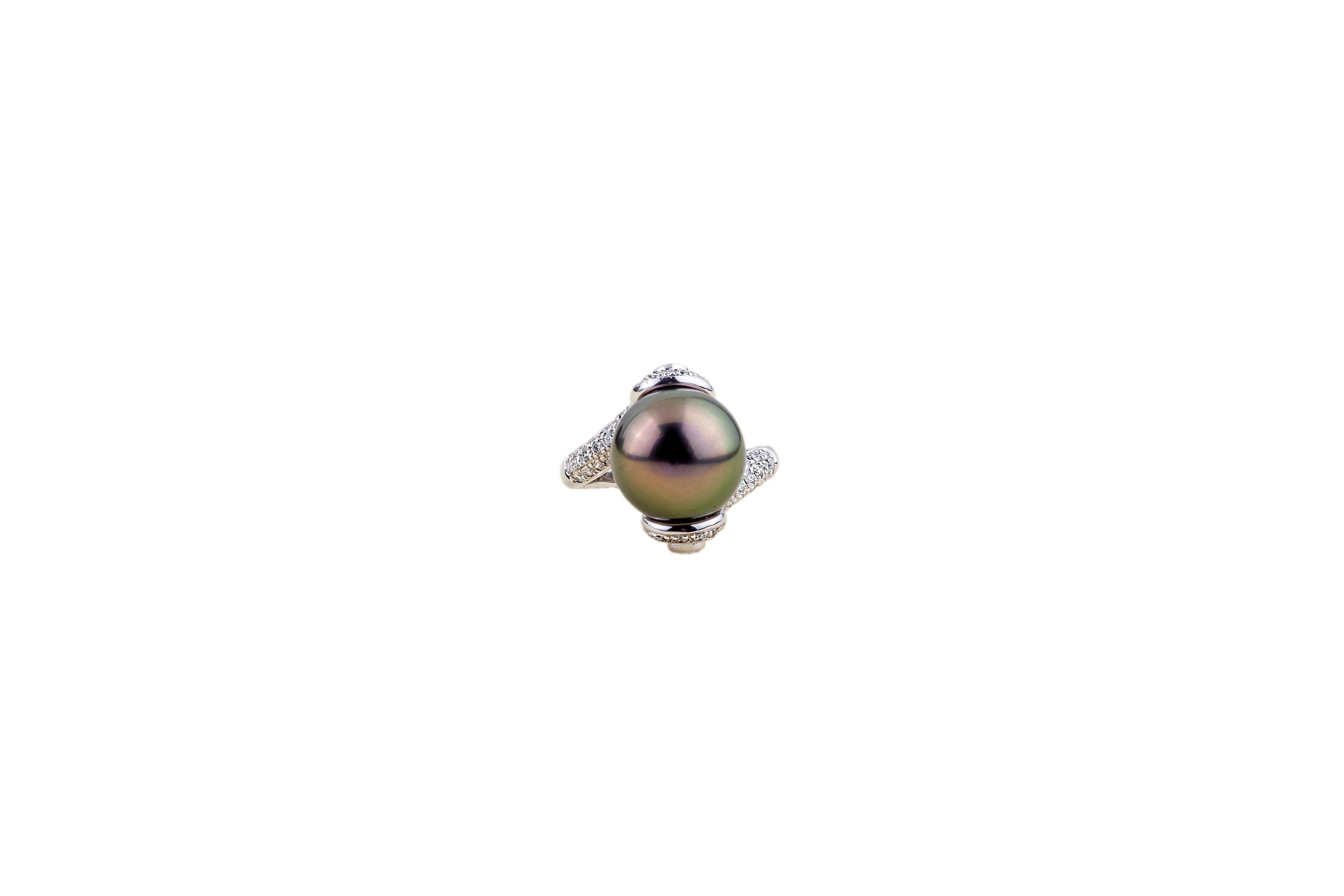 Tahitian Pearl Ring with Diamonds In New Condition In Bad Kissingen, DE