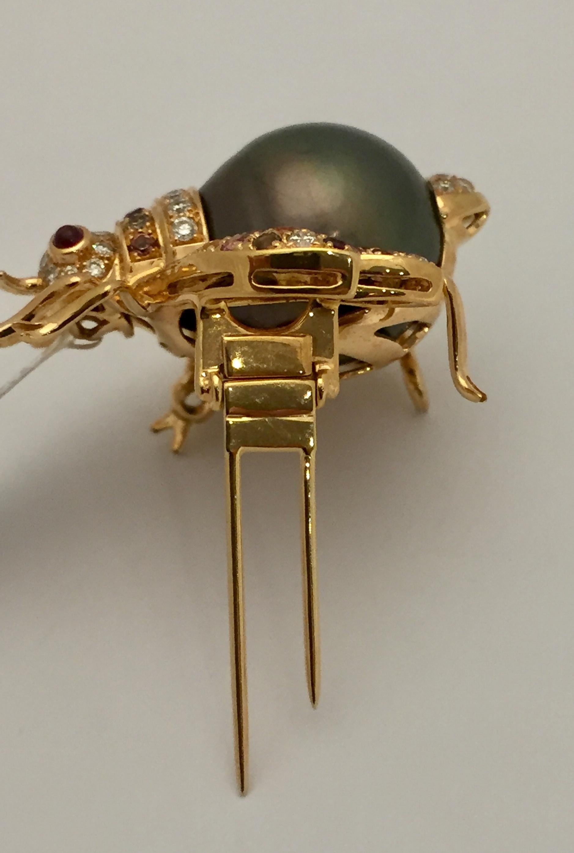 Tahitian Pearl Ruby Diamond and Fancy Sapphire Bee Brooch In New Condition In Zurich, Zollstrasse