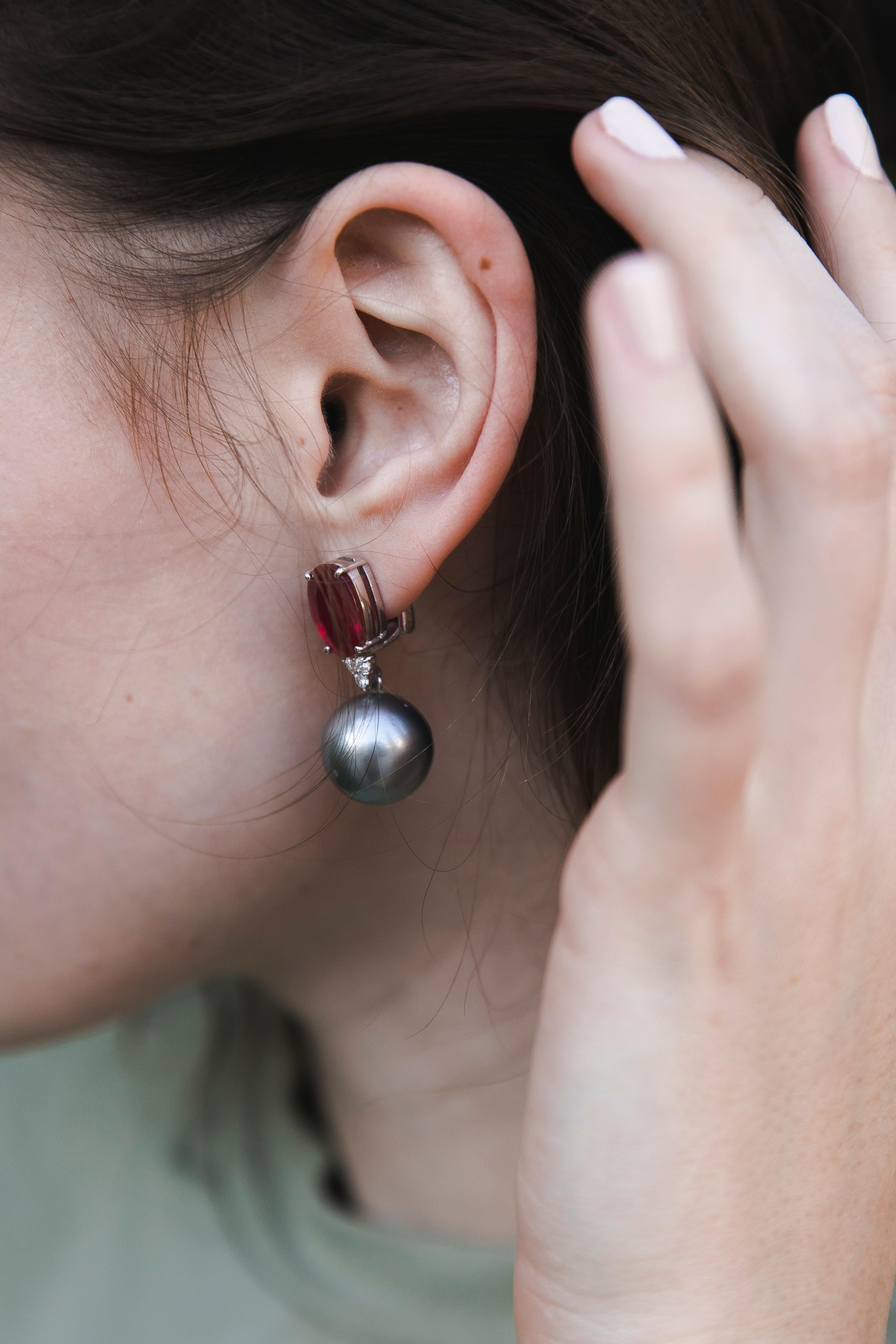 Pearl Ruby and Diamonds  Earrings. Pearl of Tahitian origin. Dark Grey colour and perfect Luster.
Diameter: 15.8 mm (0.62 inch)
Amazing colour combination of blood-red Rubies held by a White Gold and three round-cut Diamonds and Fine grey Pearls.