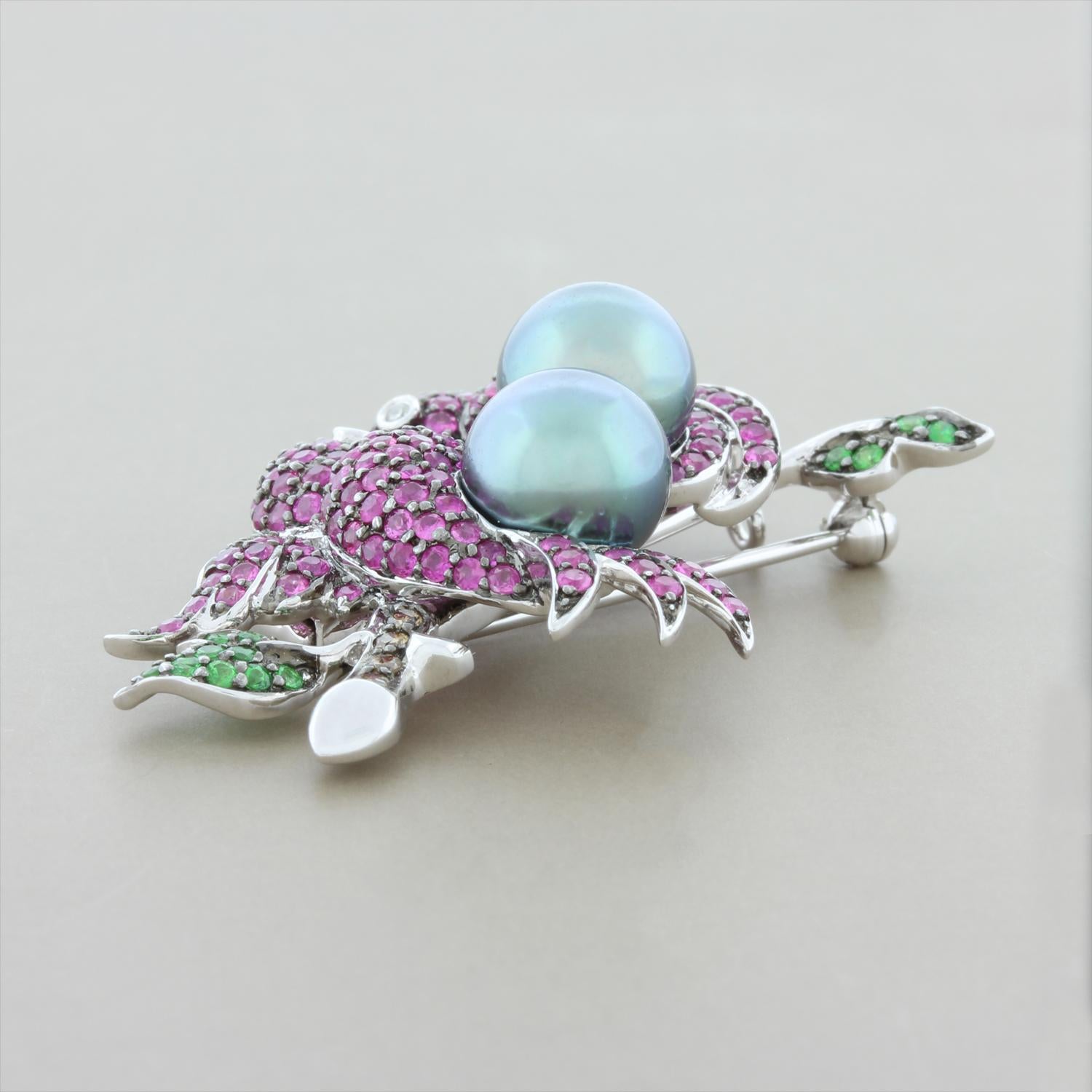 Tahitian Pearl Ruby Emerald Diamond Gold Bird Brooch In New Condition In Beverly Hills, CA