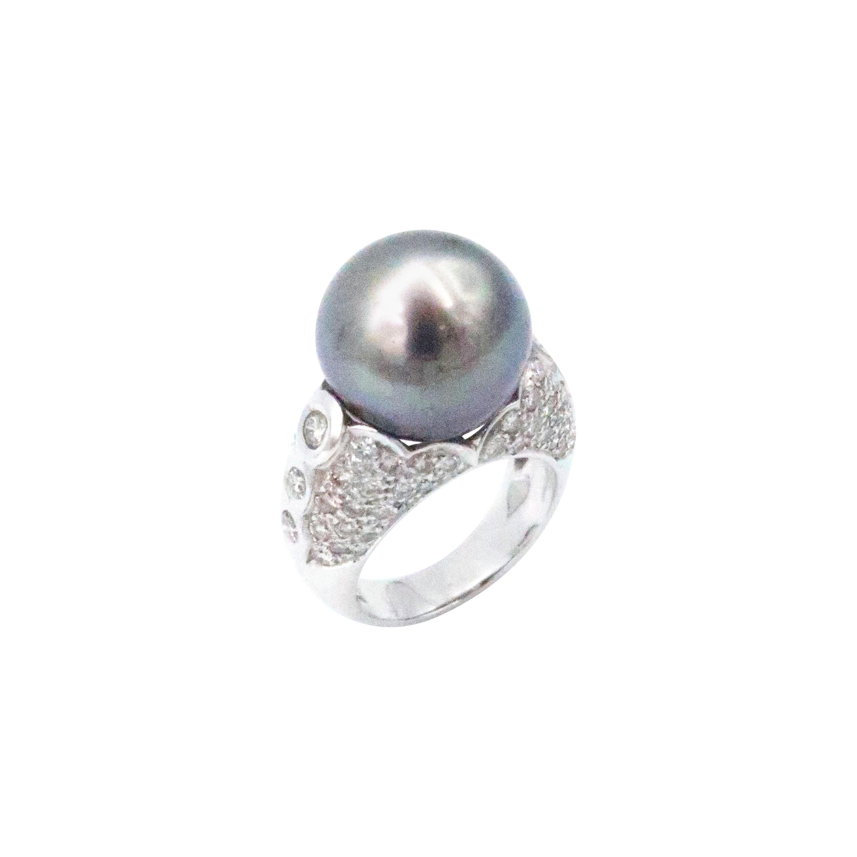Tahitian Pearl Scalloped Edge Diamond Pavé Gold Ring Embellished with Diamond For Sale