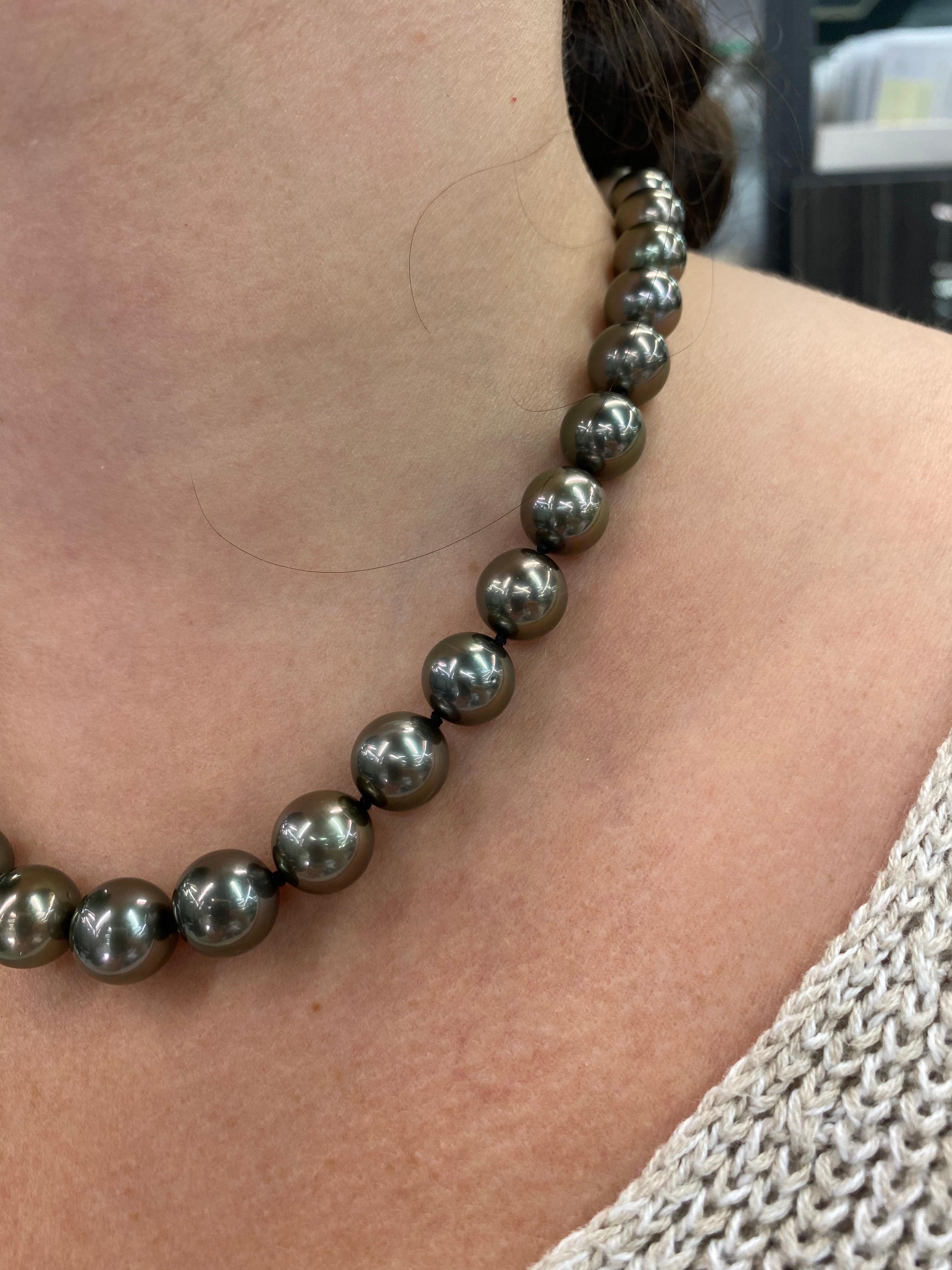 Tahitian Pearl Strand Necklace 14 Karat White Gold 10-12 MM In New Condition In New York, NY