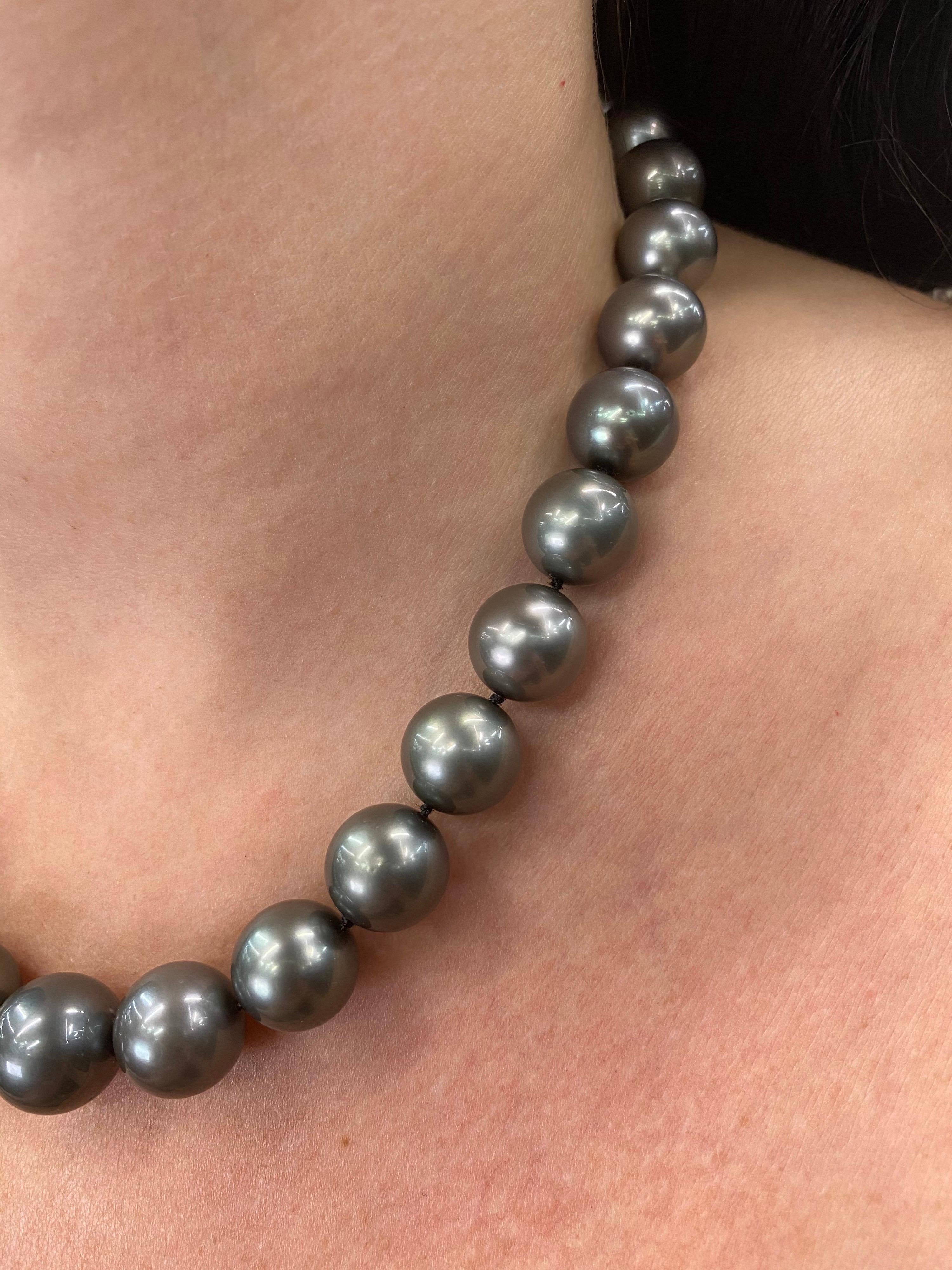 Tahitian Pearl Strand Necklace 14 Karat White Gold 4
