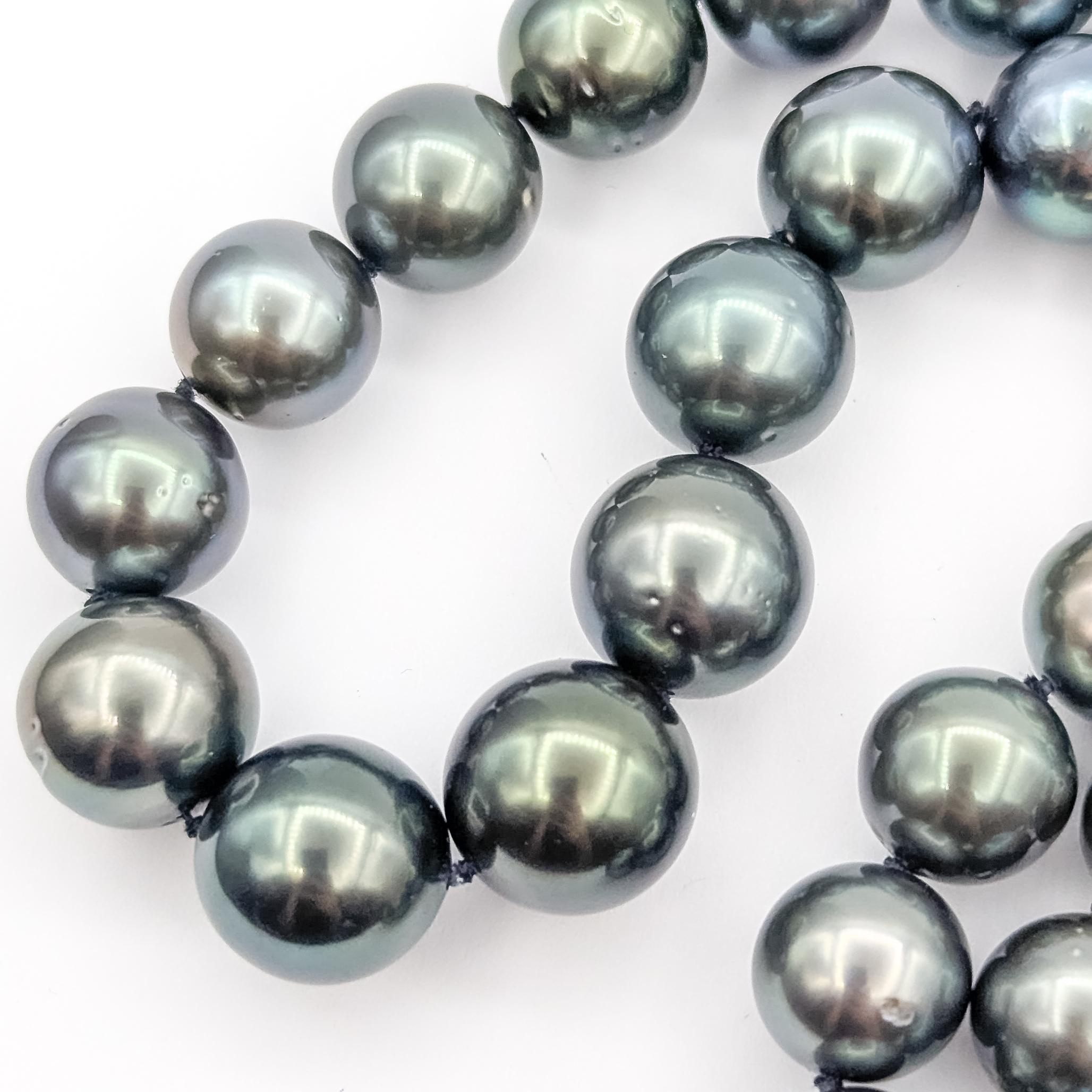 Contemporaneo Collana con fili di perle di Tahiti in oro bianco 14 carati in vendita