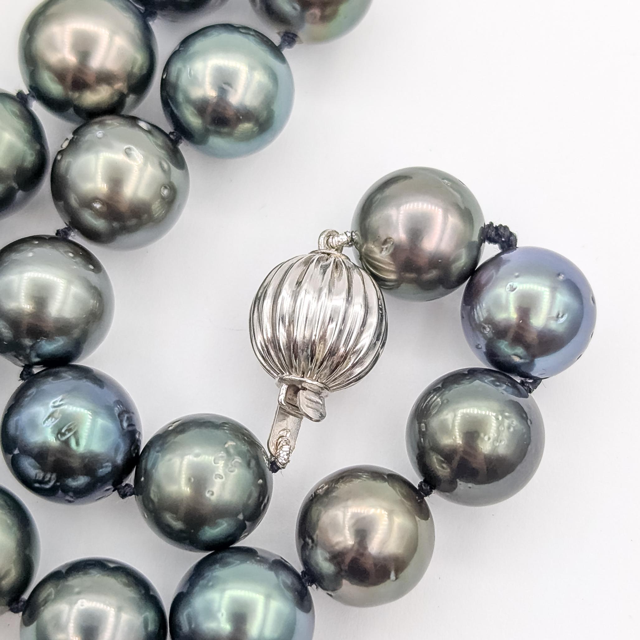 Collana con fili di perle di Tahiti in oro bianco 14 carati In condizioni ottime in vendita a Bloomington, MN