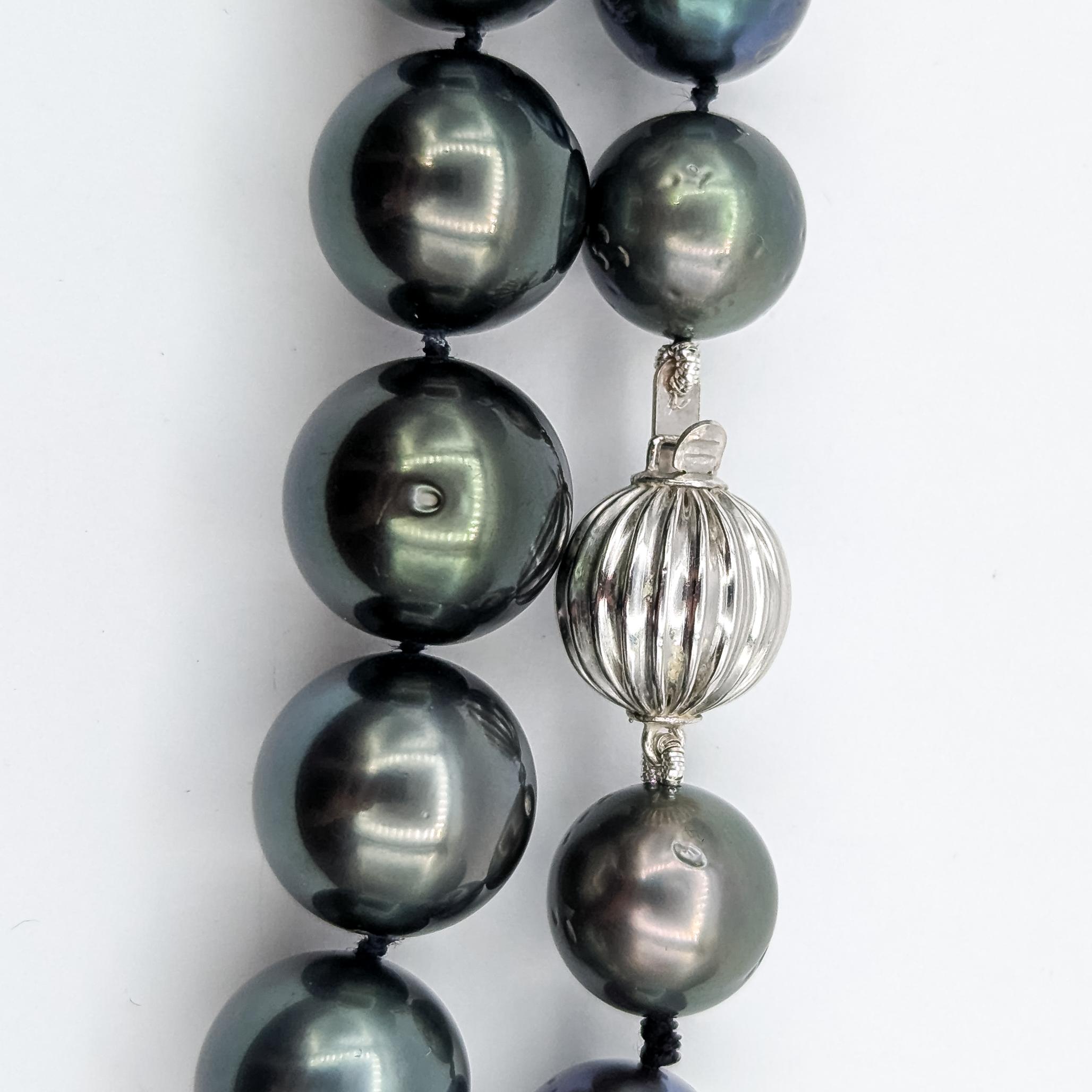 Collana con fili di perle di Tahiti in oro bianco 14 carati in vendita 1