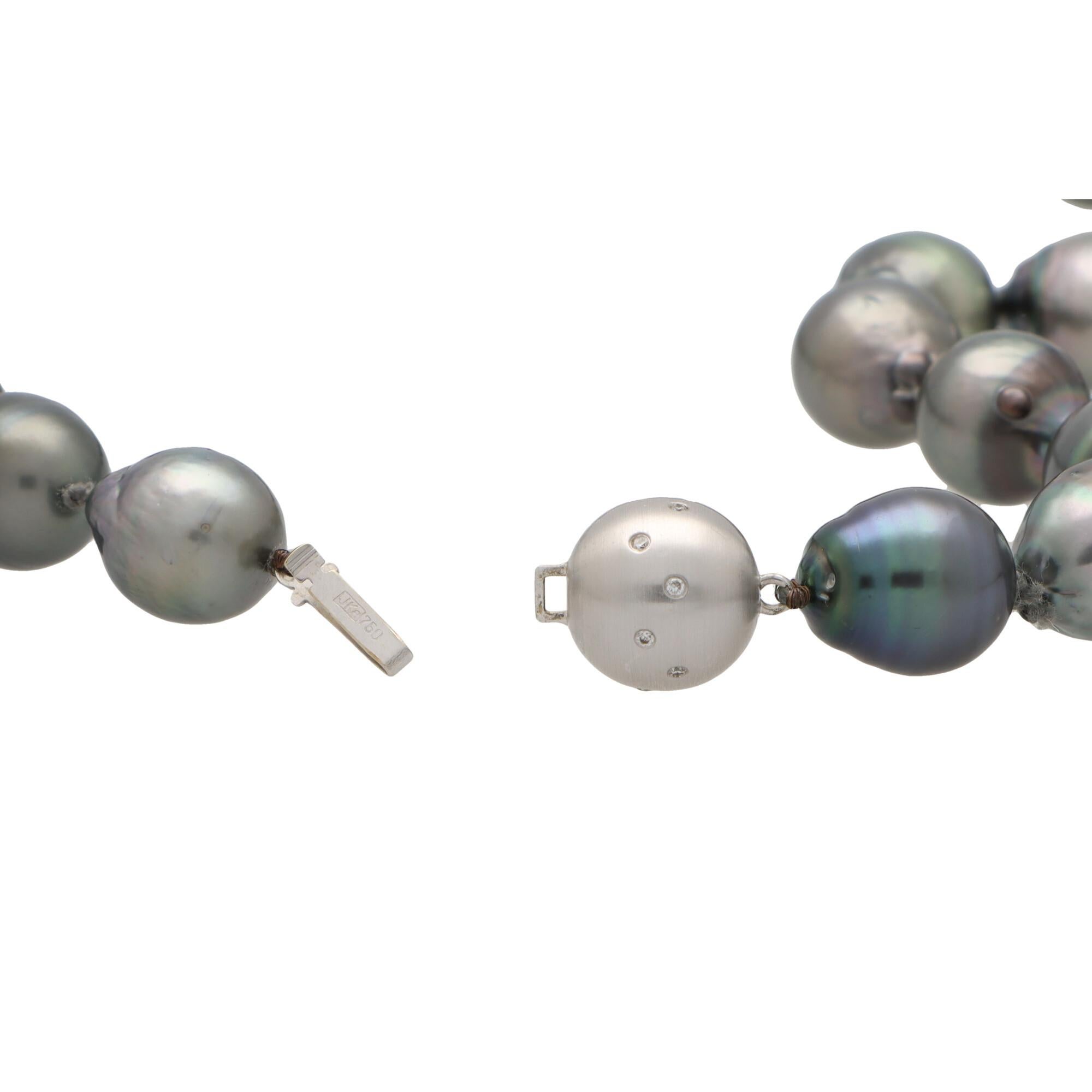 Tahitian Pearl Strand Necklace with 18k White Gold Diamond Clasp In Good Condition In London, GB