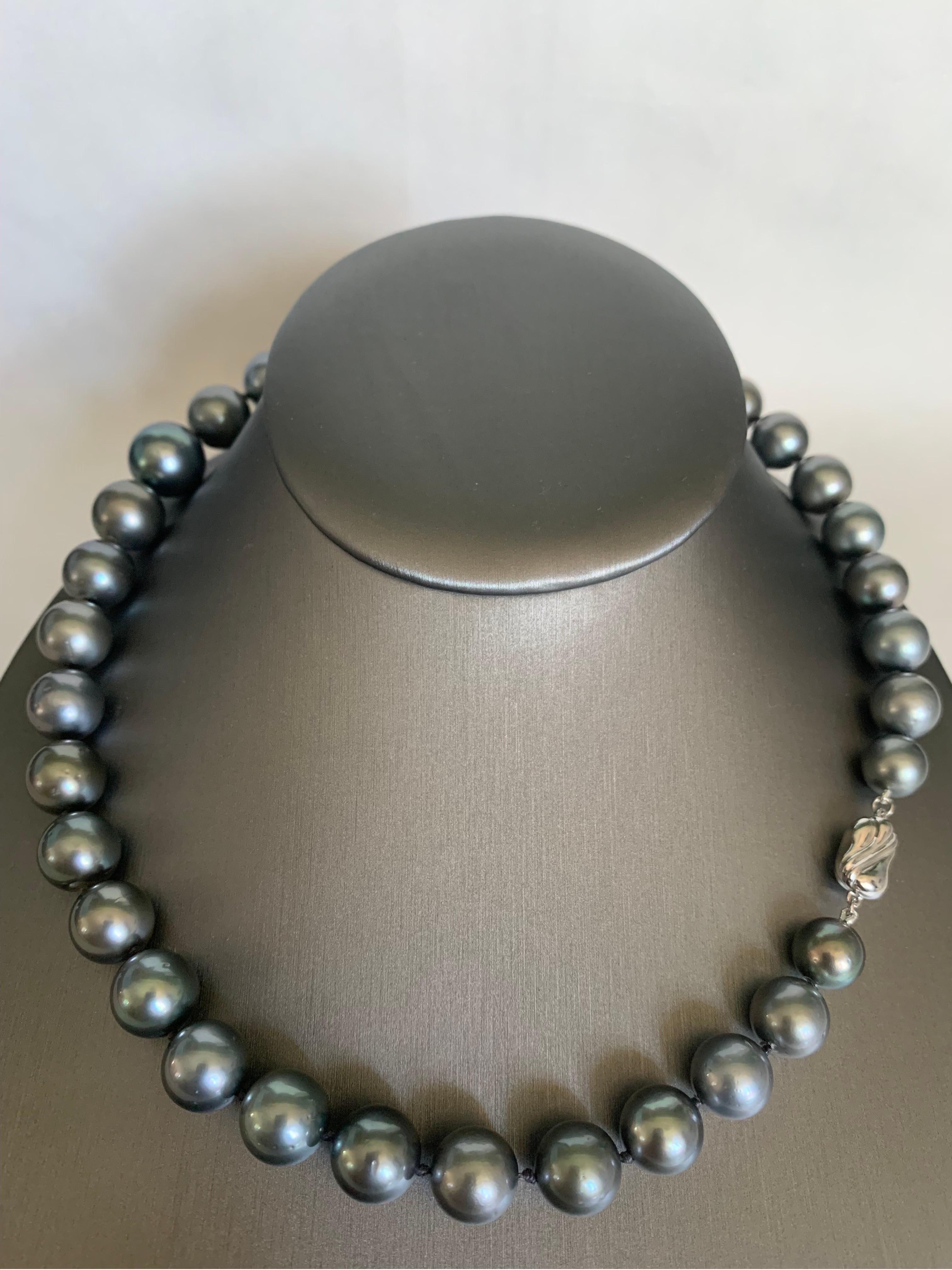 Tahitian Pearl Strand Necklace with White Gold Clasp For Sale 4