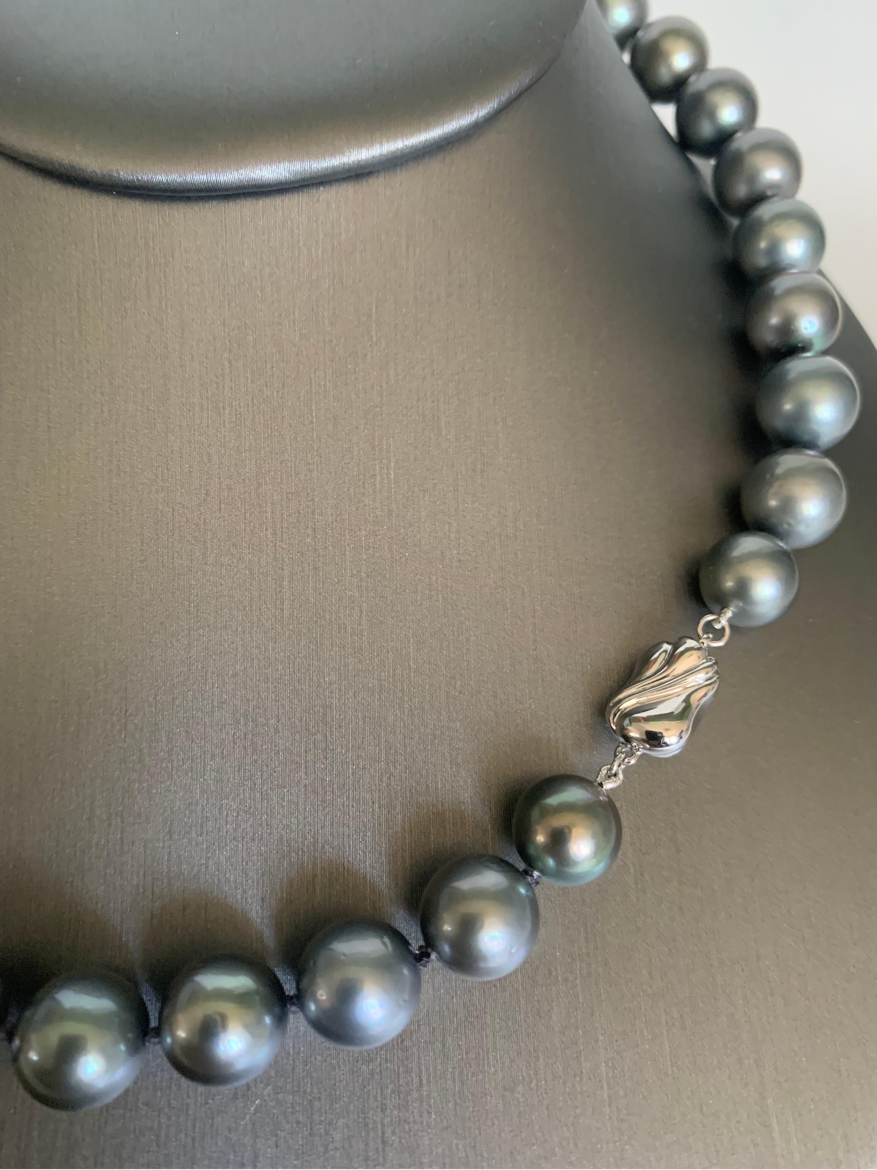Tahitian Pearl Strand Necklace with White Gold Clasp For Sale 1