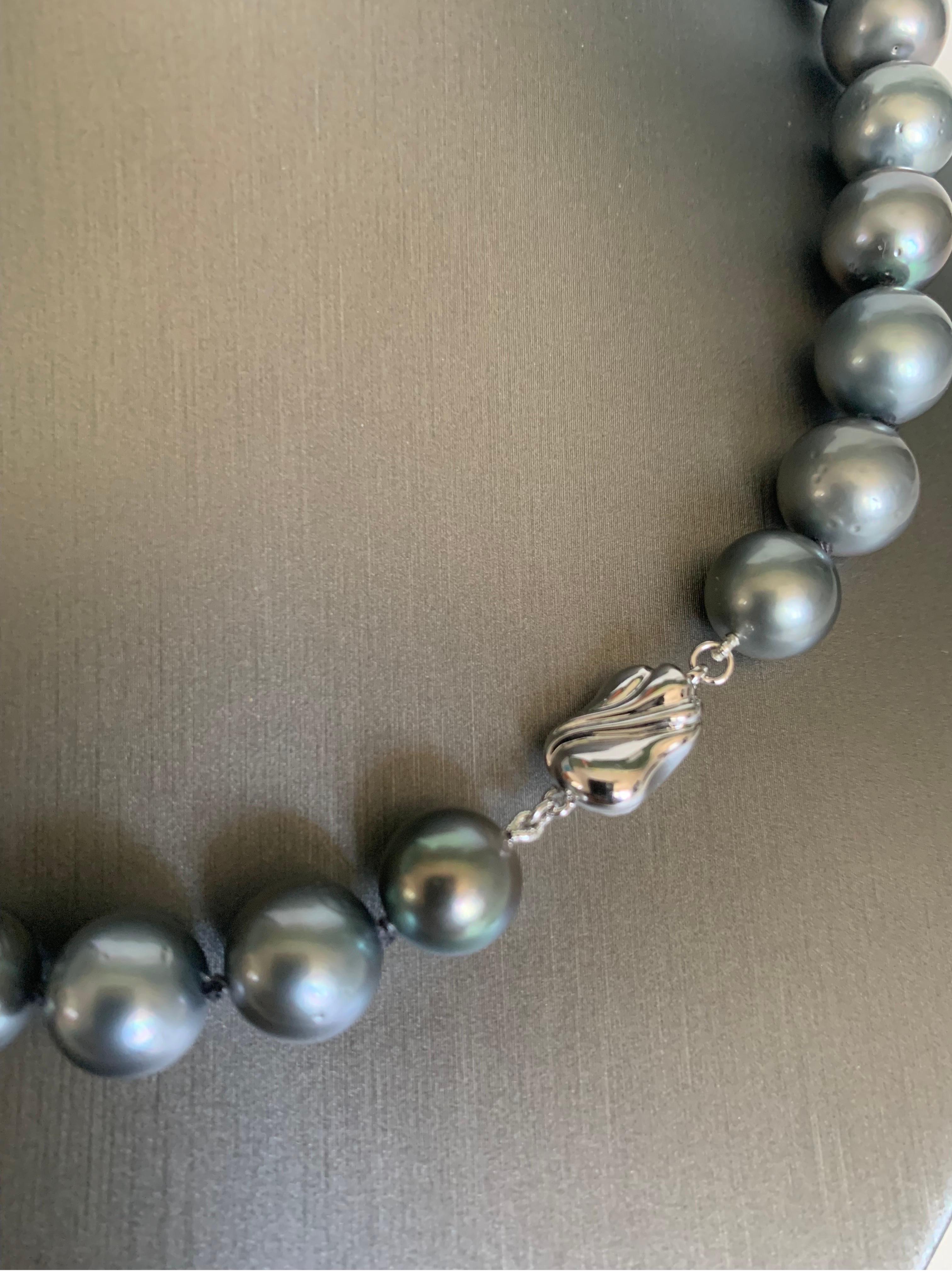 Tahitian Pearl Strand Necklace with White Gold Clasp For Sale 2
