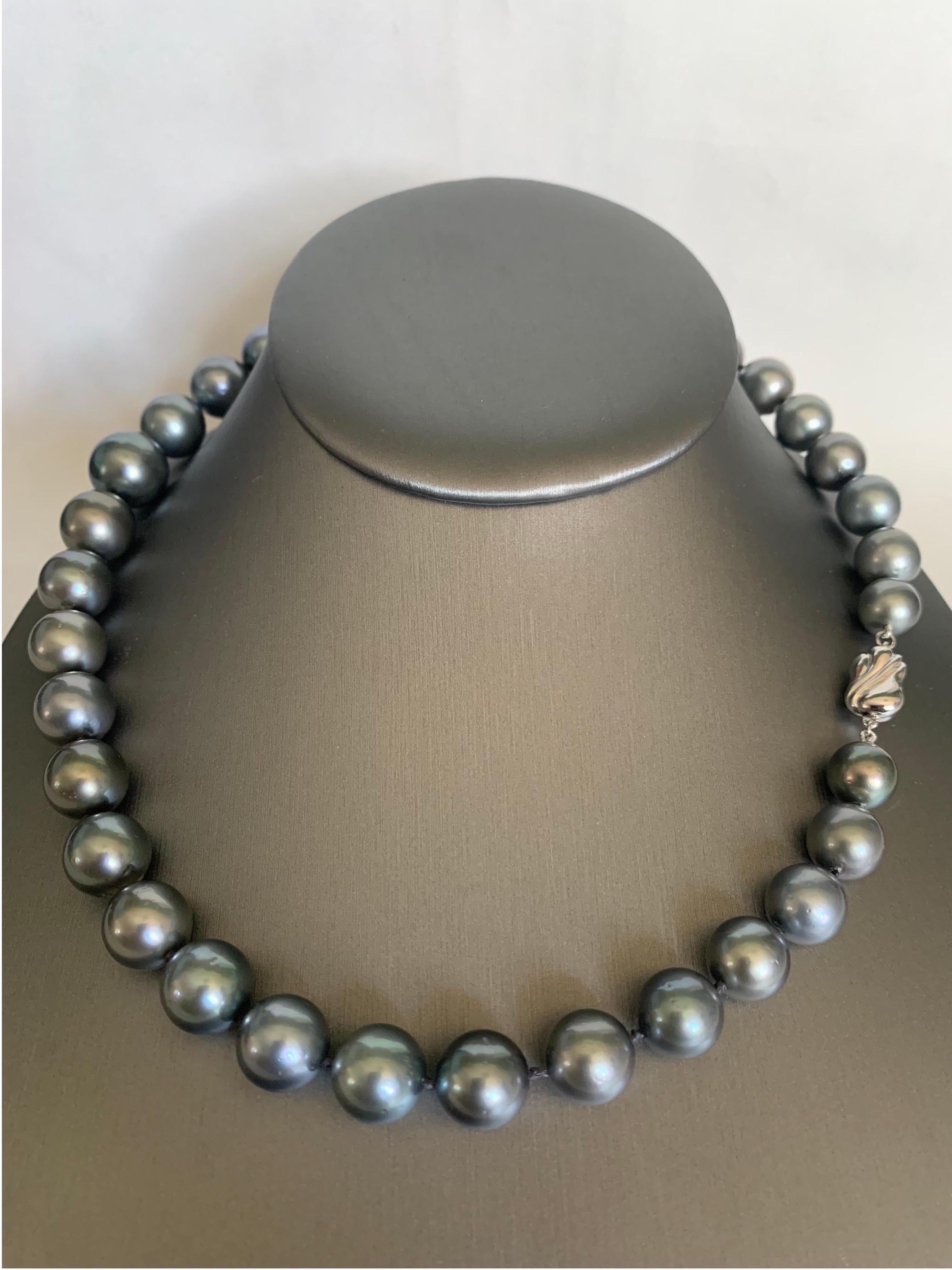Tahitian Pearl Strand Necklace with White Gold Clasp For Sale 3