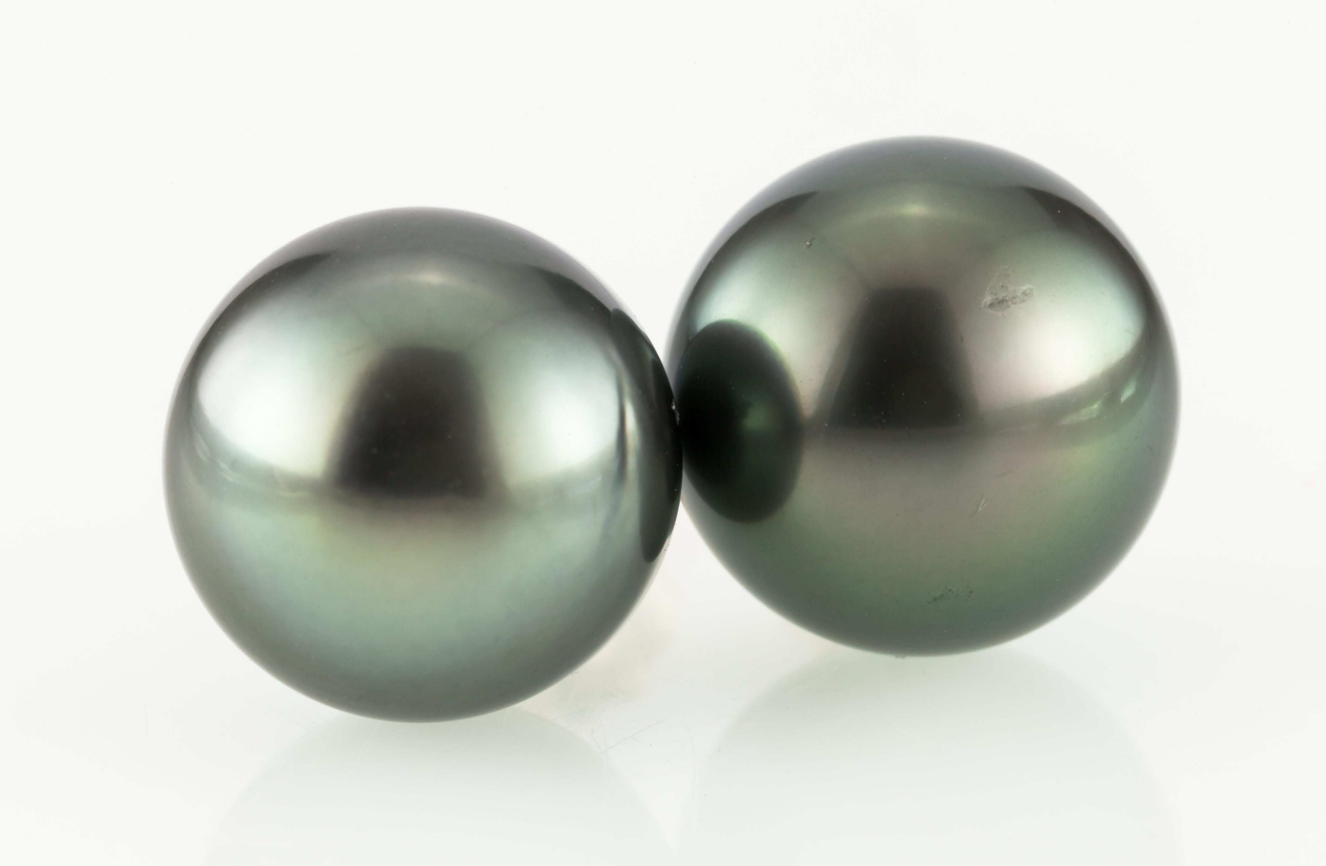 Tahitian Pearl Stud Earrings with Pearls Set in 14 Karat Yellow Gold For Sale 1