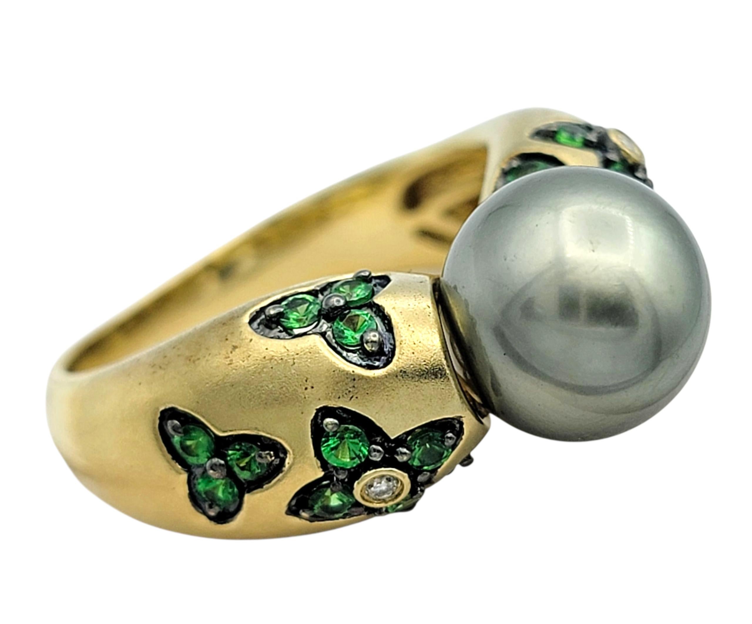 Taille ronde Bague en or jaune 14 carats, perle de Tahiti, tsavorite et diamant, motif fleuri en vente