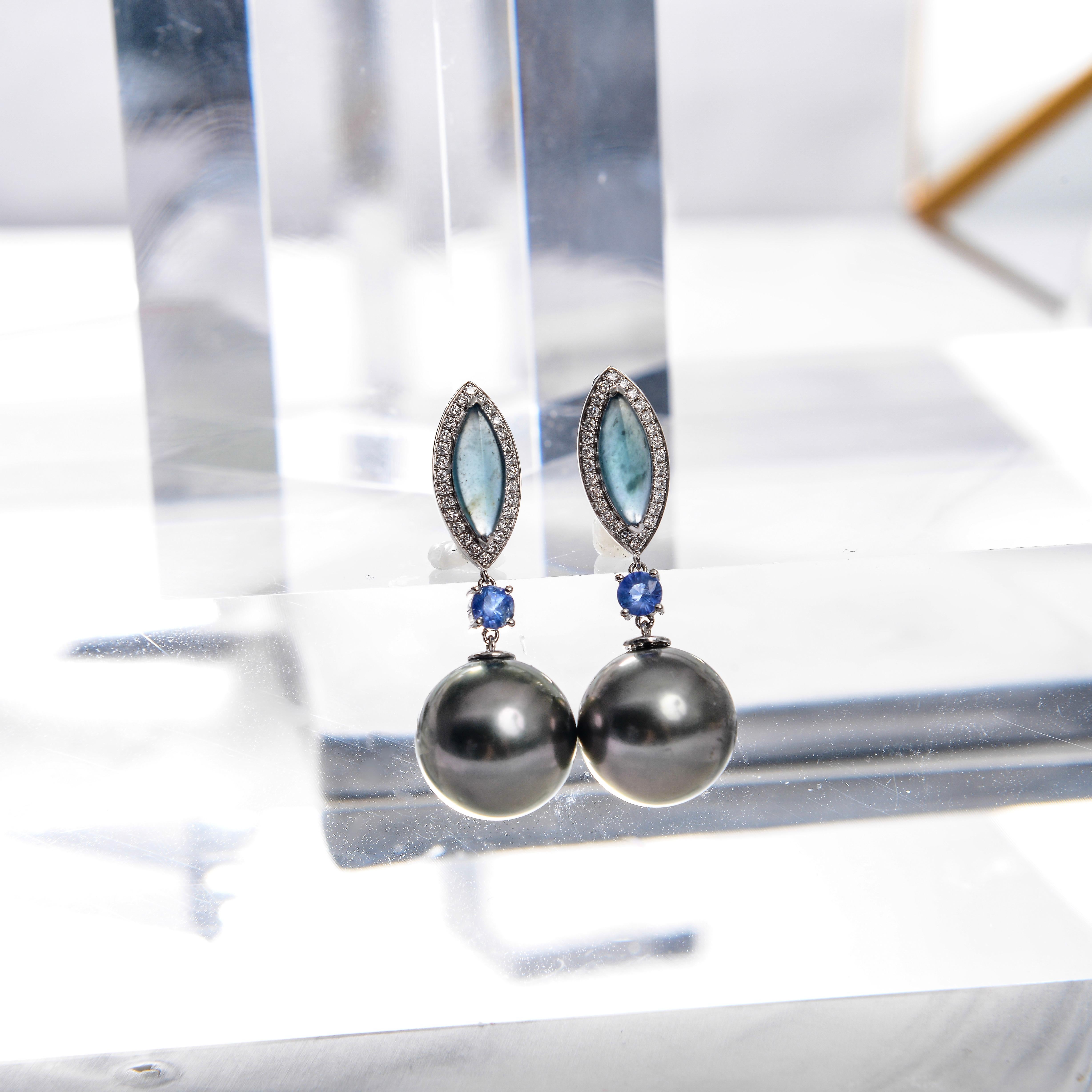 A pair of Tahitian Pearl, Type A Natural Jadeite Jade, Blue Sapphire and Diamond Earring in 18k White Gold
A Tahitian Pearl, Type A Natural Jadeite Jade, Blue Sapphire and Diamond Pendant in 18k White Gold

It consists of 3 matching Black Colour