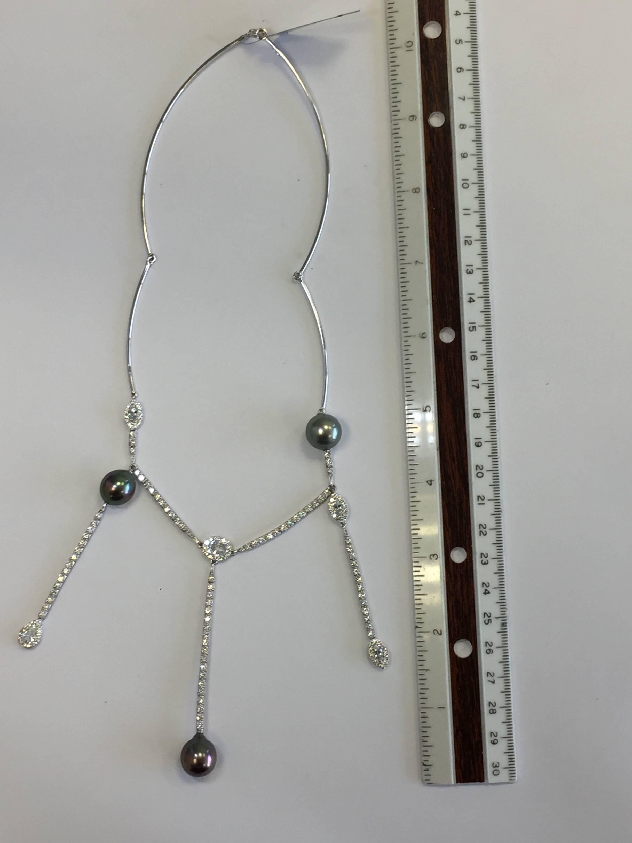 Collana di perle di Tahiti, zaffiri bianchi e diamanti in platino e 18 carati in vendita 1