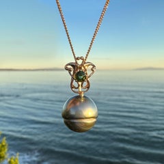 Tahiti-Perle mit Jugendstil-Balken-Set mit grünem Turmalin an Goldkette