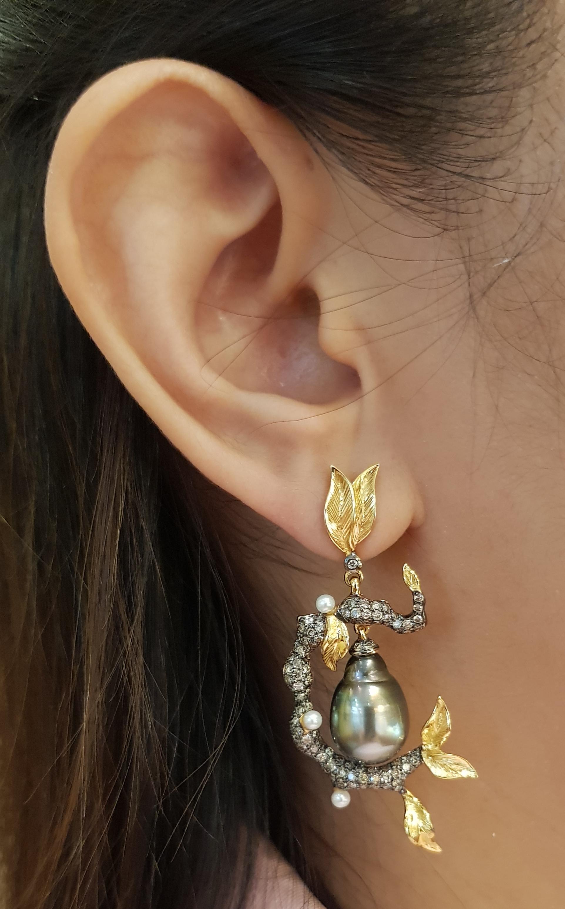 Tahitian Pearl with Brown Diamond 1.87 carats Earrings set in 18 Karat Gold Settings

Width:  2.0 cm 
Length:  5.1 cm
Total Weight: 18.94 grams

Pearl: 10 mm

