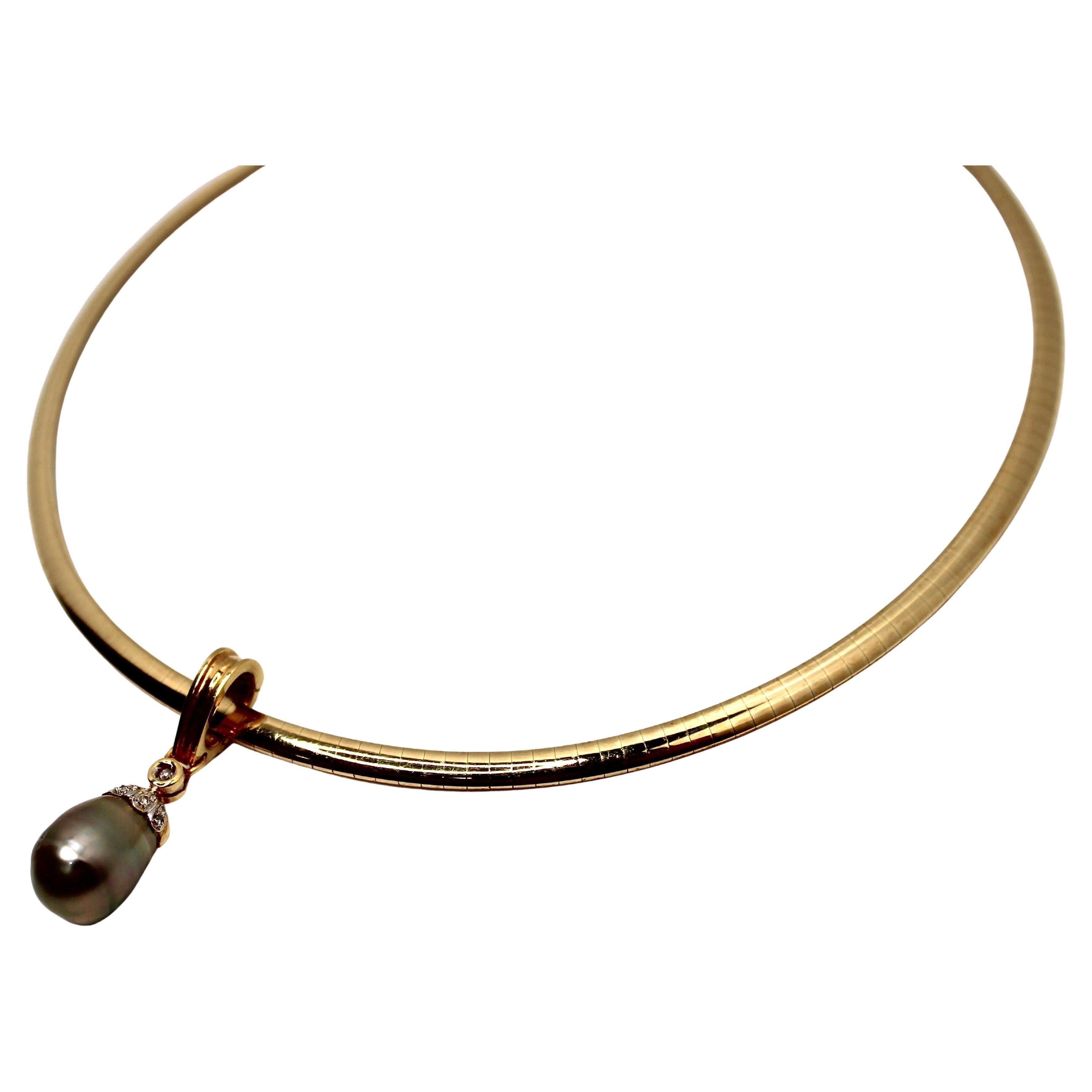 Tahitian Pearl With Diamonds 14k Gold Omega Pendant Necklace circa 1970s In Good Condition For Sale In Scottsdale, AZ