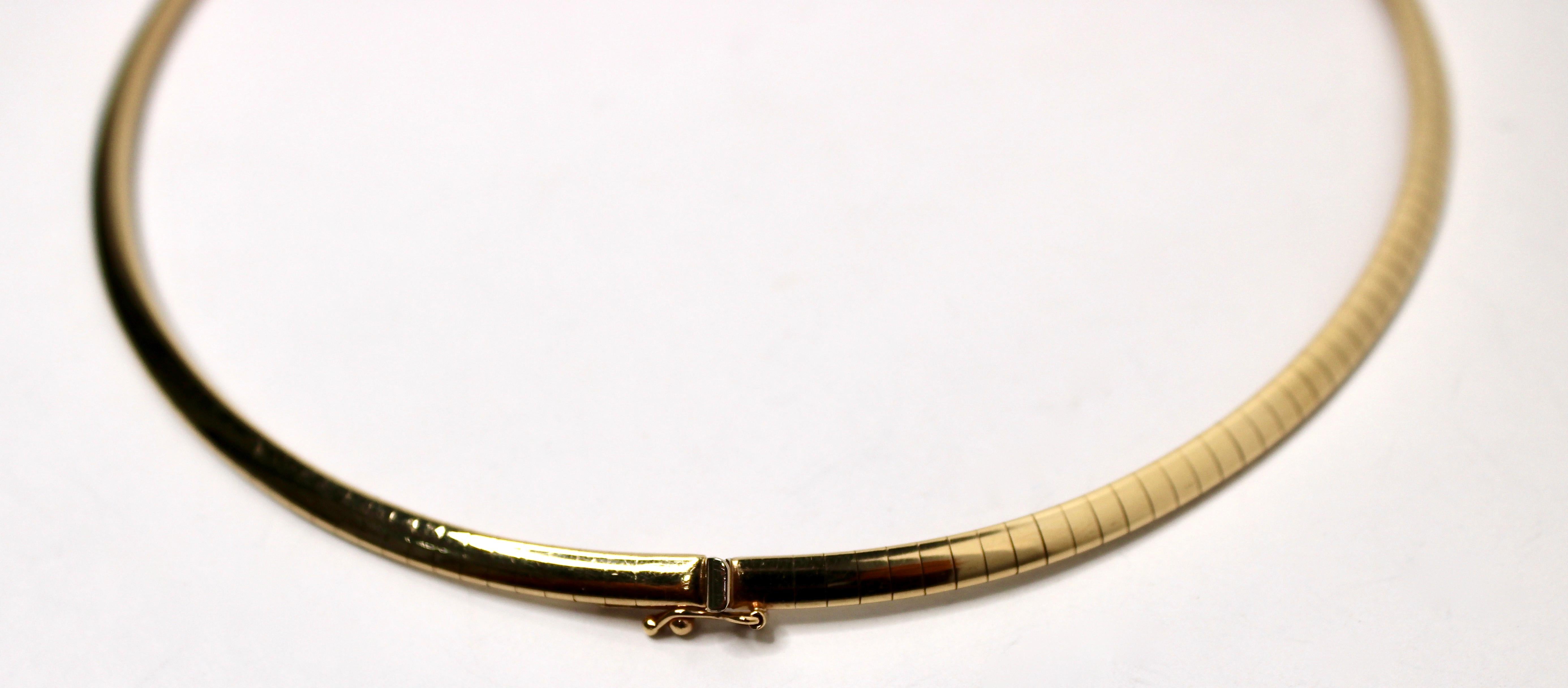 Tahitian Pearl With Diamonds 14k Gold Omega Pendant Necklace circa 1970s For Sale 3