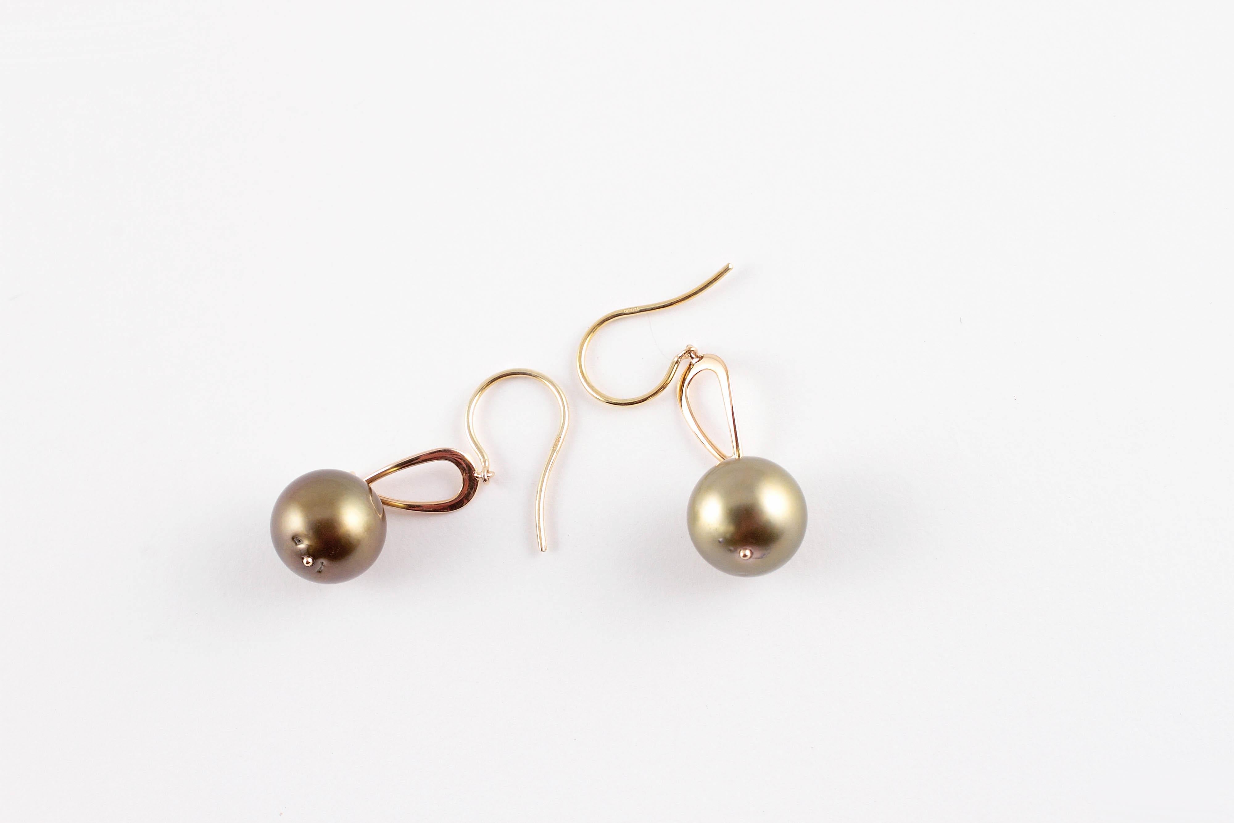 Tahitian Pearl Yellow Gold Earring In Good Condition In Dallas, TX