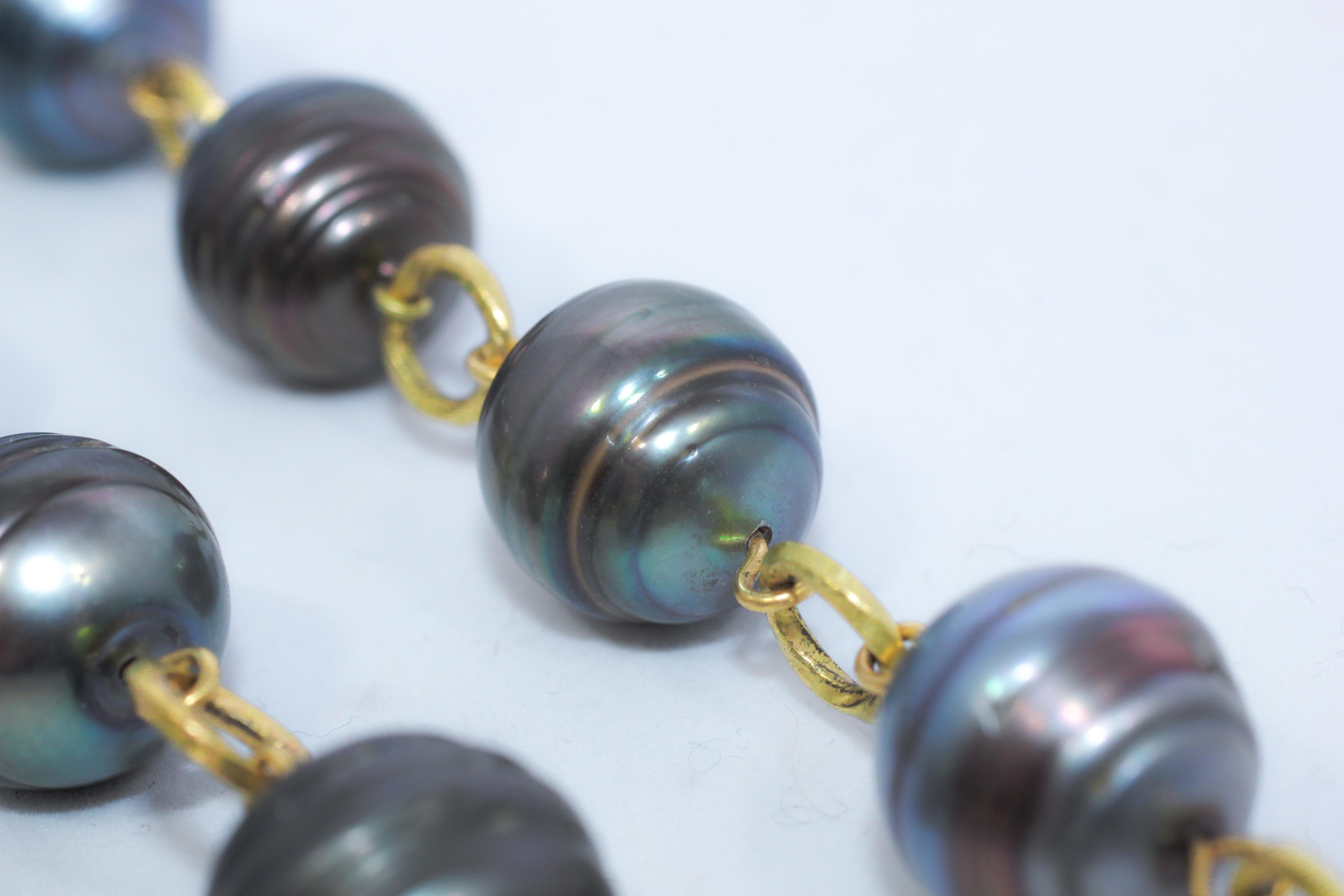 Tahitian Pearls 18 Karat Gold Beaded Link Necklace, Green Black Baroque Pearls In New Condition In New York, NY