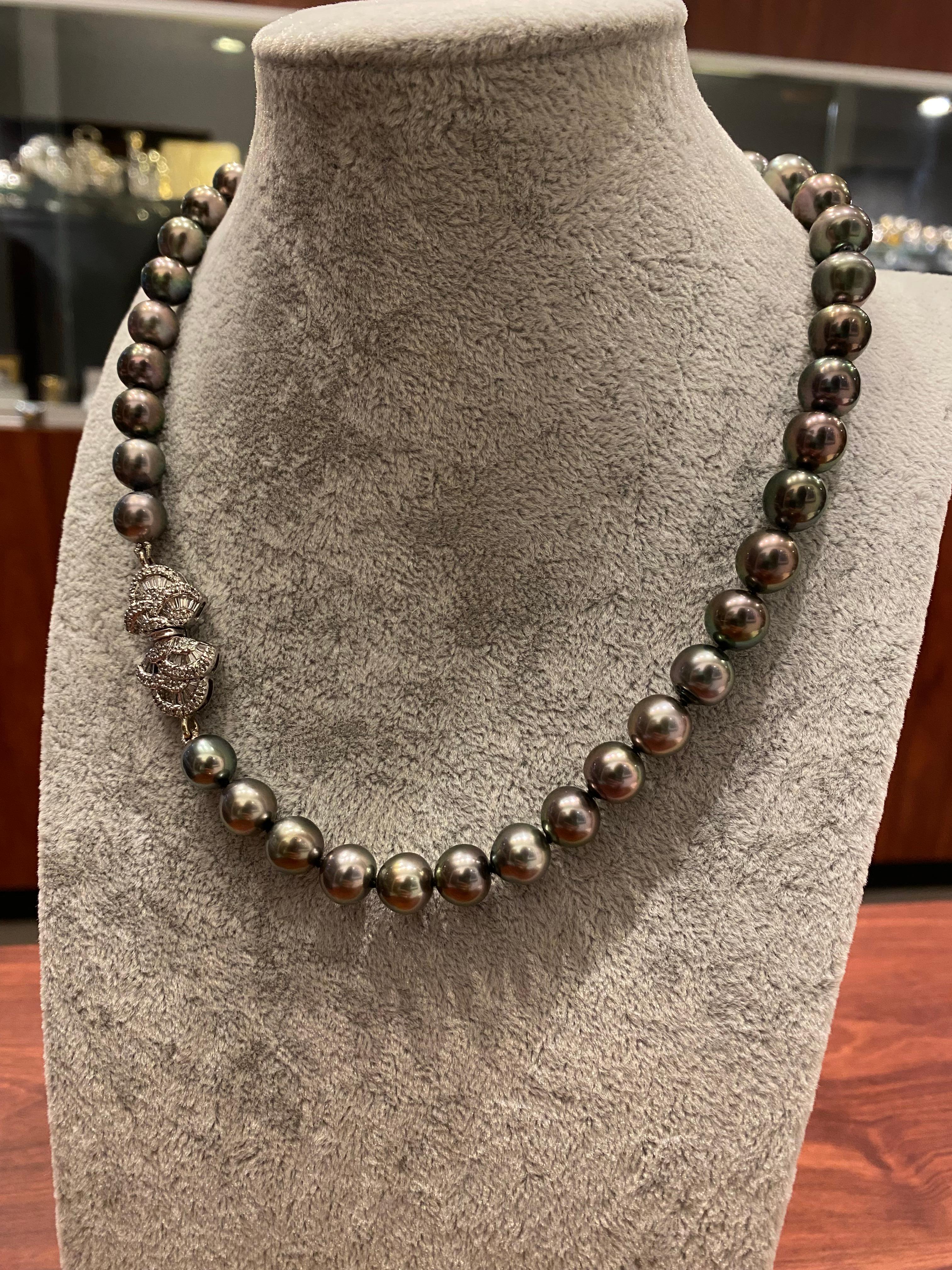 Tahitian Royal Peacock 9-11mm Pearl Necklace & Tahitian Pearl & Diamond Earrings For Sale 5