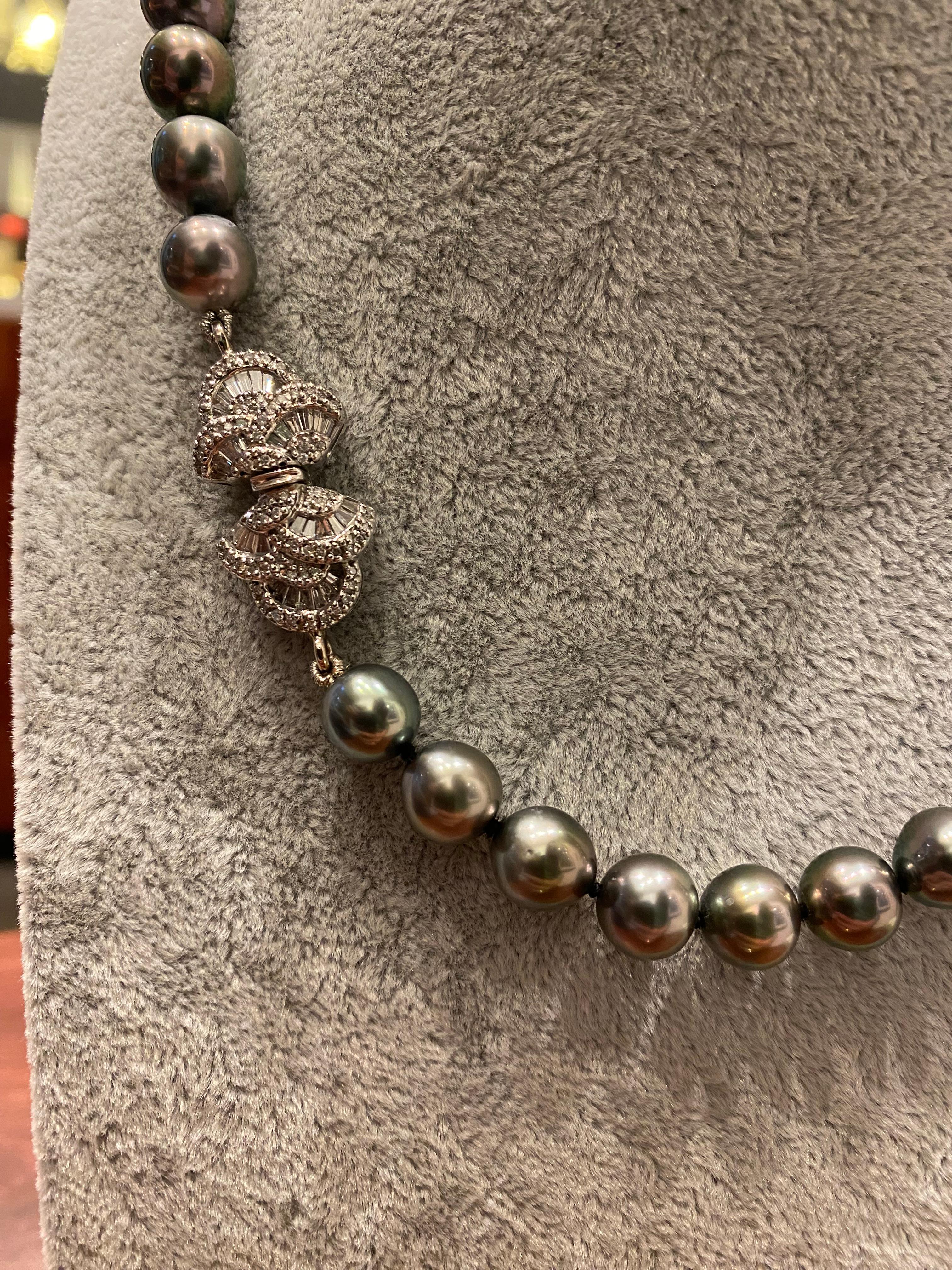 Tahitian Royal Peacock 9-11mm Pearl Necklace & Tahitian Pearl & Diamond Earrings For Sale 6