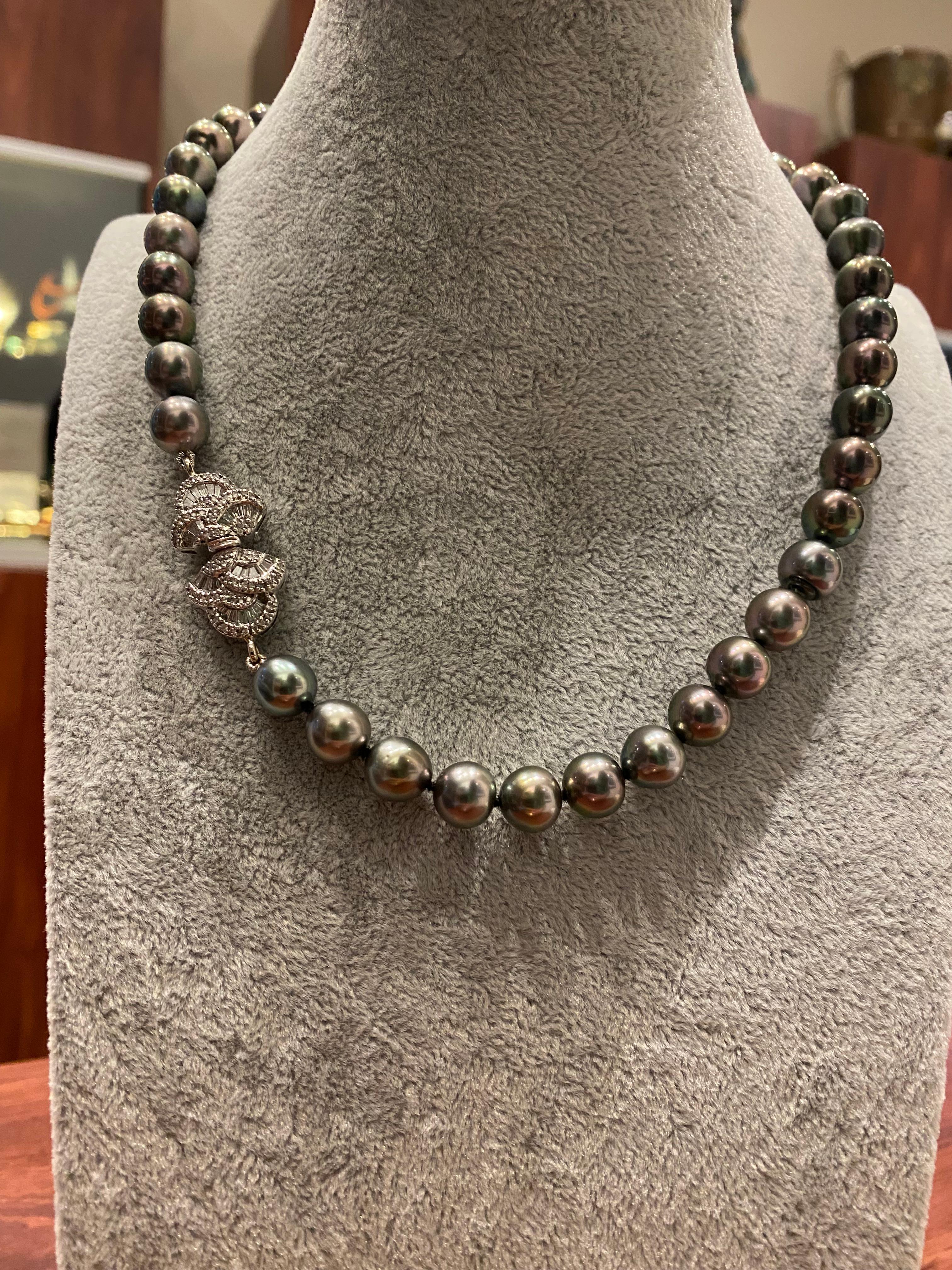 Tahitian Royal Peacock 9-11mm Pearl Necklace & Tahitian Pearl & Diamond Earrings For Sale 7