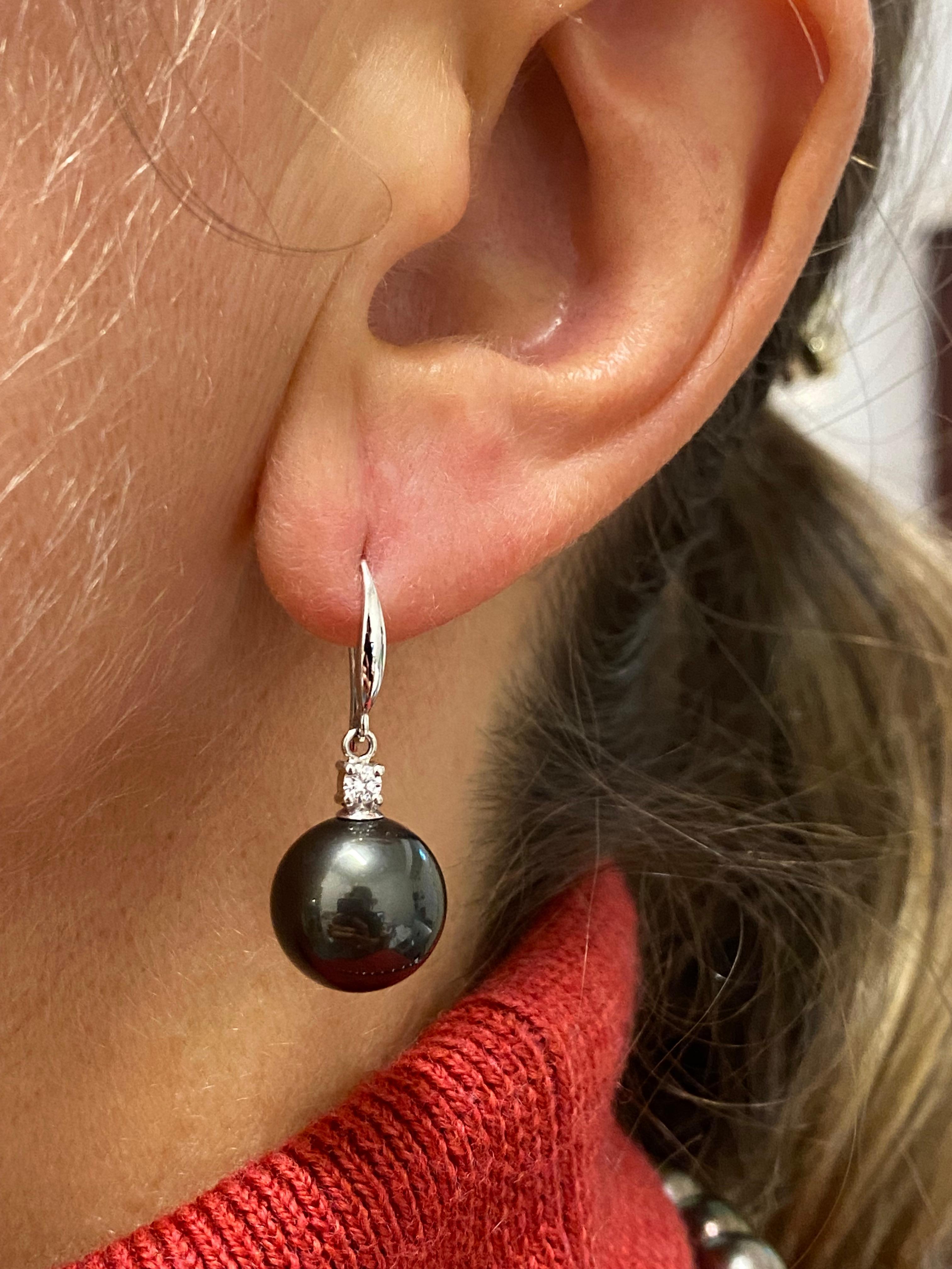Tahiti-Perlenkette & Tahiti-Perlen- und Diamant-Ohrringe mit königlichem Pfau 9-11 mm (Retro) im Angebot