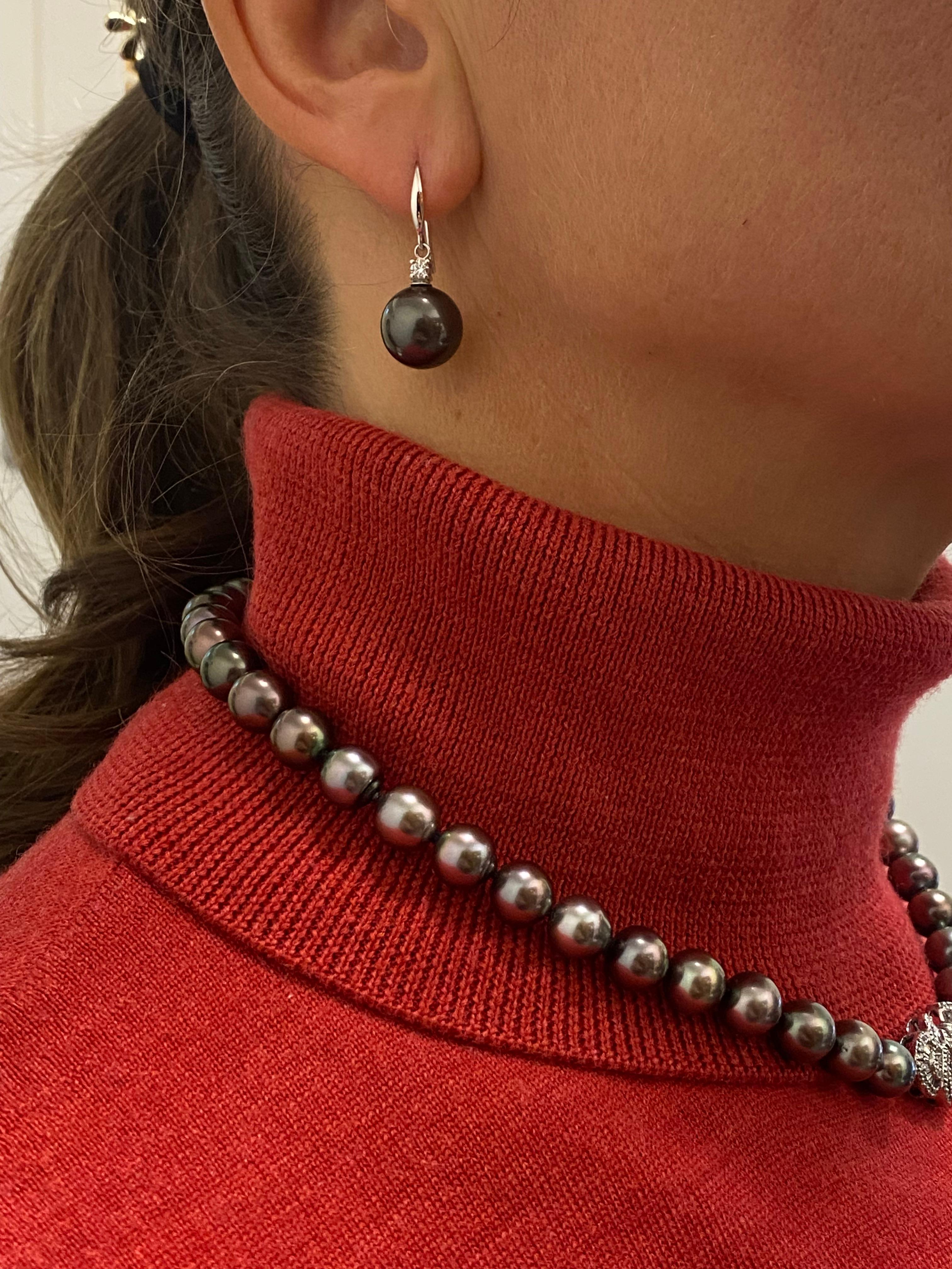 Tahiti-Perlenkette & Tahiti-Perlen- und Diamant-Ohrringe mit königlichem Pfau 9-11 mm im Zustand „Hervorragend“ im Angebot in MELBOURNE, AU