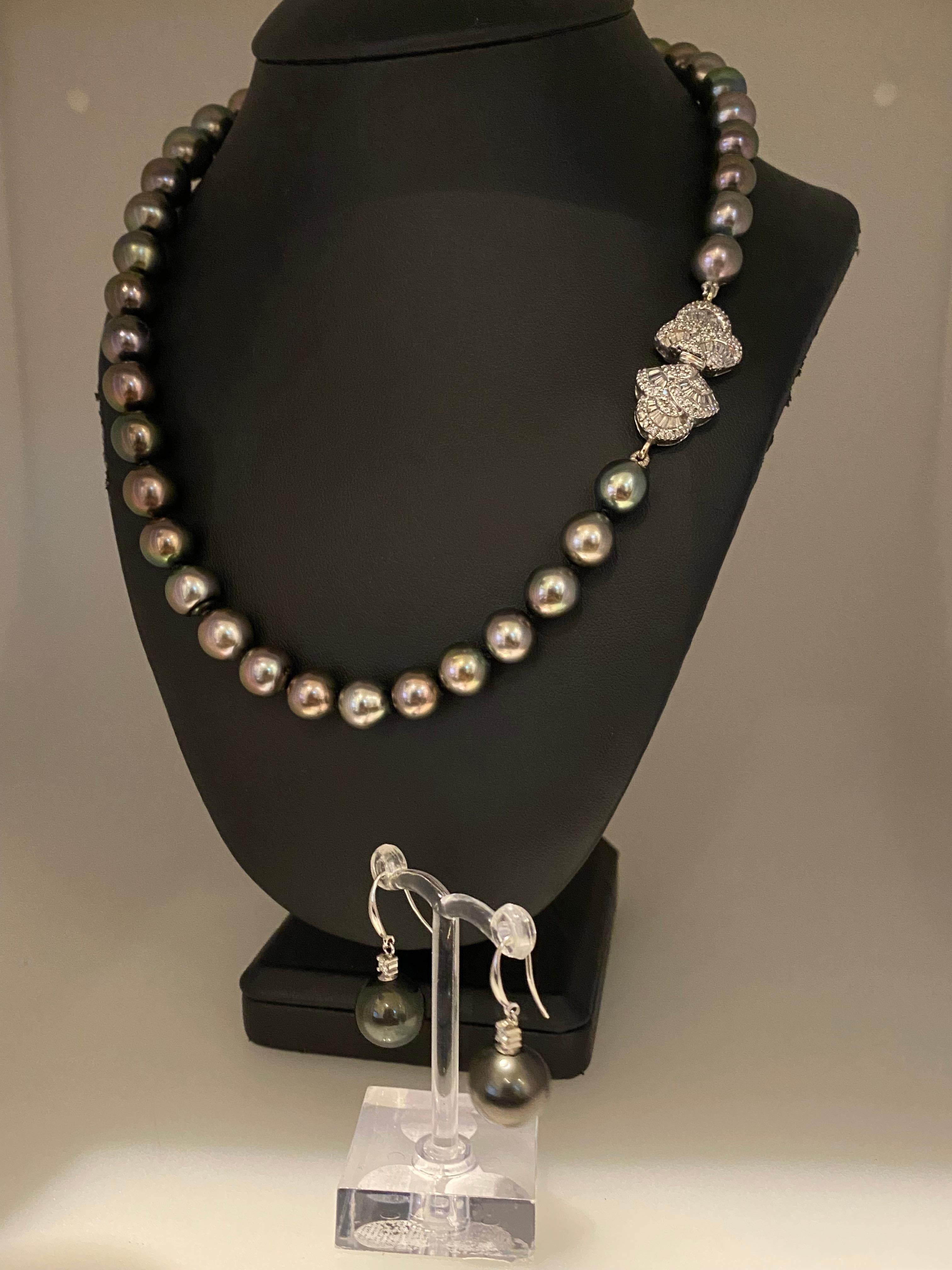 Tahitian Royal Peacock 9-11mm Pearl Necklace & Tahitian Pearl & Diamond Earrings For Sale 2