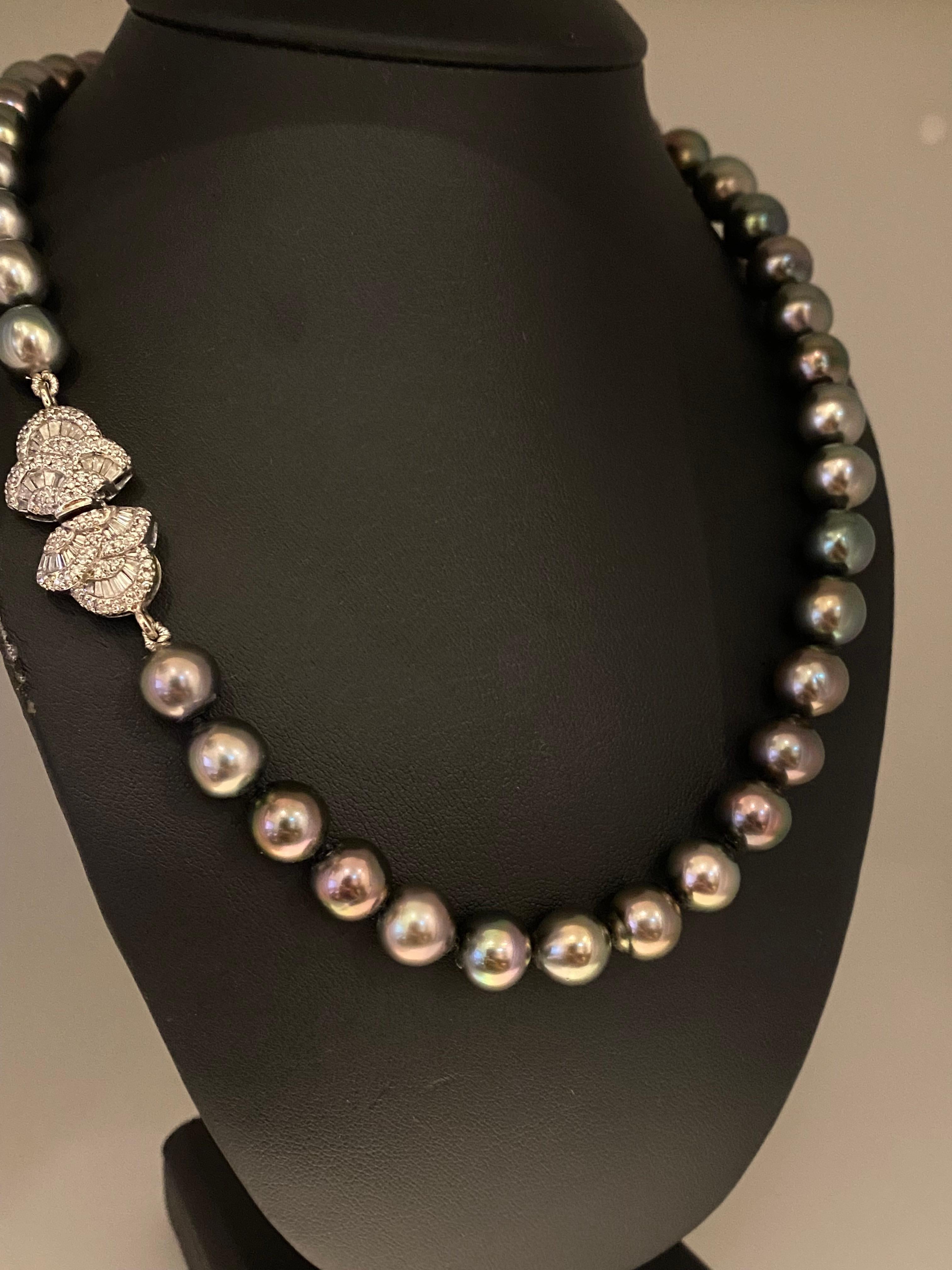 Tahitian Royal Peacock 9-11mm Pearl Necklace with 18K Gold 1.25ct Diamond Clasp For Sale 1